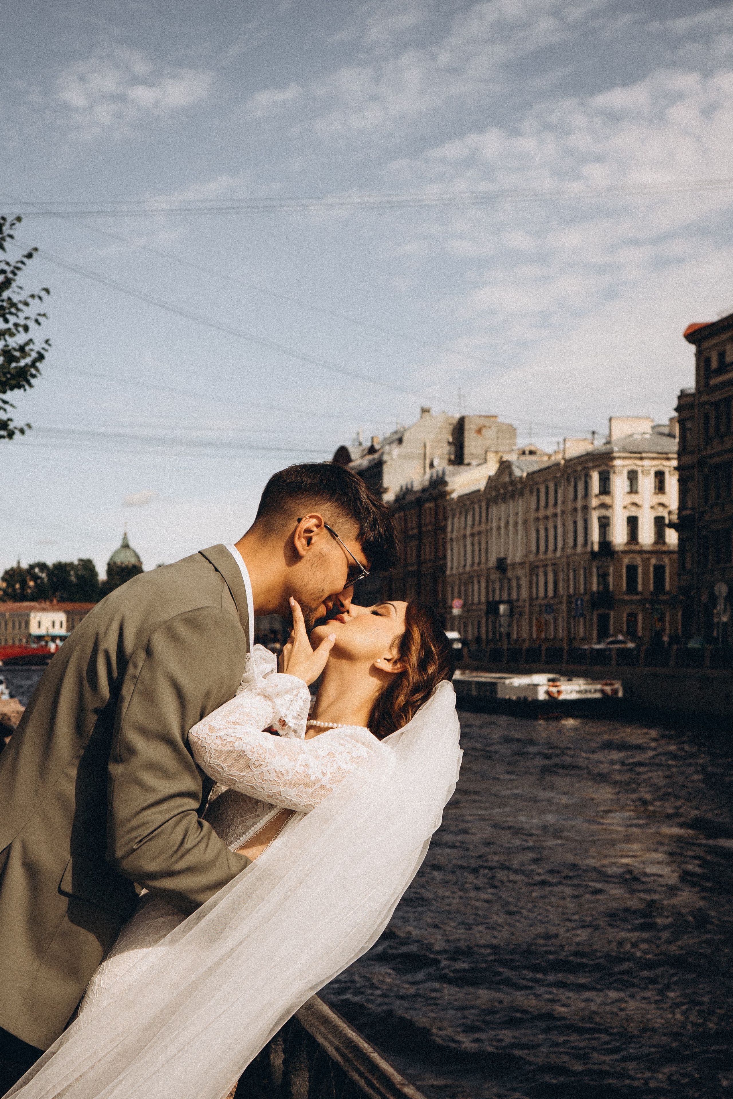 СВАДЕБНАЯ ПРОГУЛКА ВОЗЕ ИСАИКЕВСКОГО СОБОРА АСТОРИИ И ЗАКОНОДАЛЕТНОГО СОБРАНИЯ. Профессиональный фотограф, Санкт-Петербург — Виктория Богомолова