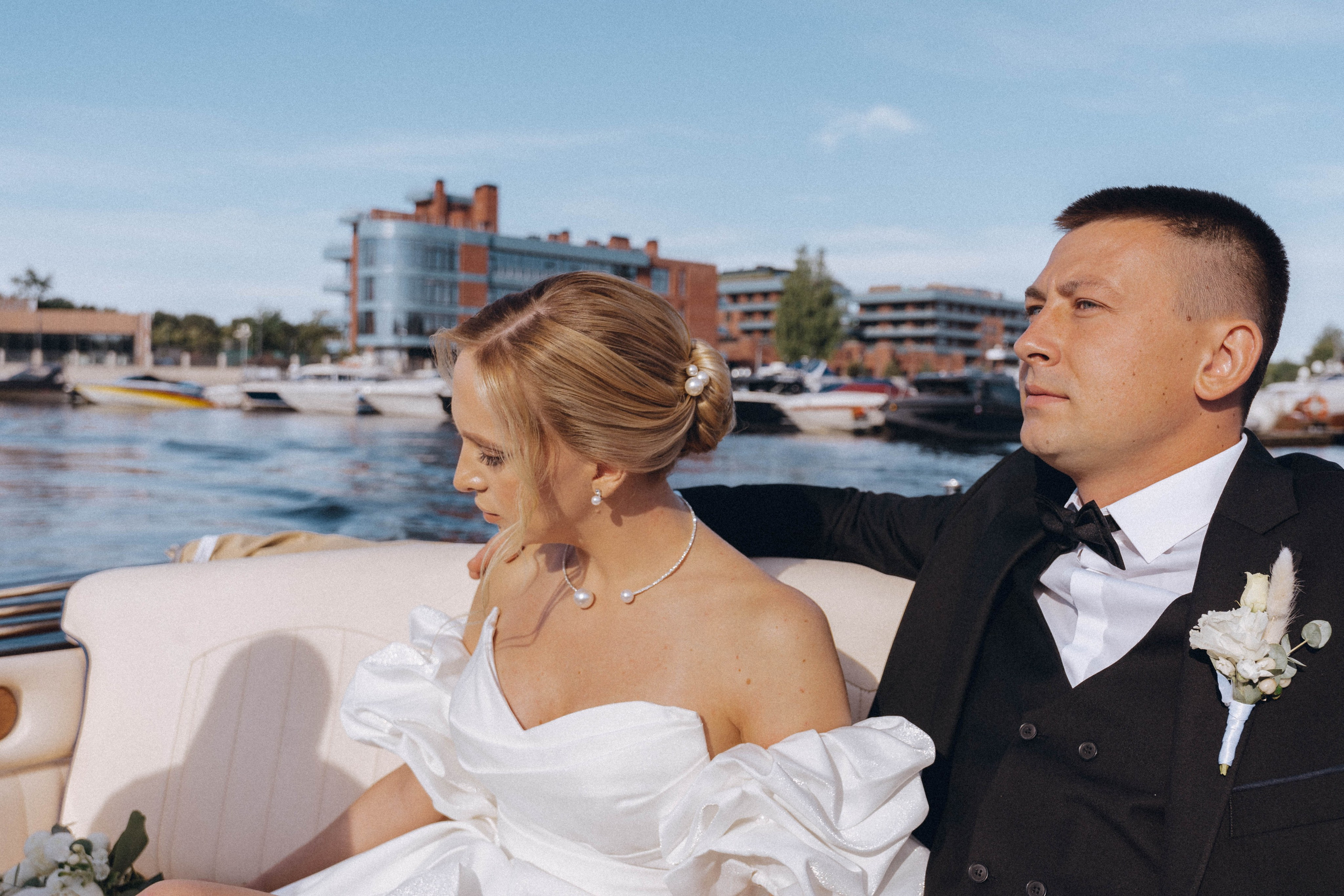 СВАДЕНБНАЯ СЬЕМКА НА КАТЕРЕ ПО КАНАЛАМ САНКТ-ПЕТЕРБУРГА И В АКВАТОРИИ НЕВЫ. Профессиональный фотограф, Санкт-Петербург — Виктория Богомолова