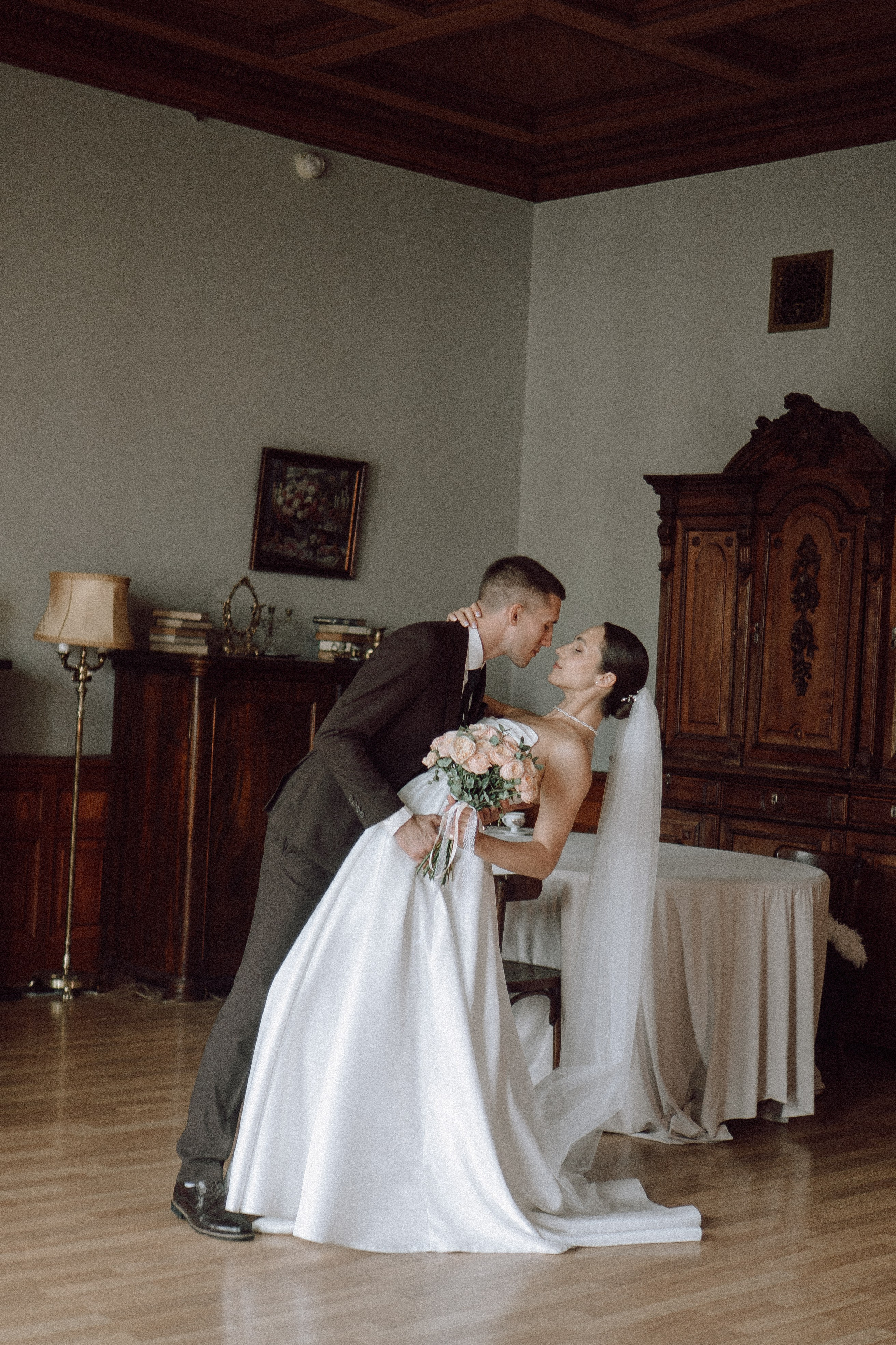 СВАДЕБНАЯ ПРОГУЛКА В САНТК-ПЕТЕРБУРГЕ (ИСАКИЕВСКИЙ СОБОР, ЗИМНЯЯ КАНАВКА, ЭРМИТАЖ И БОЛЬШАЯ МОРСКАЯ УЛИЦА). Профессиональный фотограф, Санкт-Петербург — Виктория Богомолова