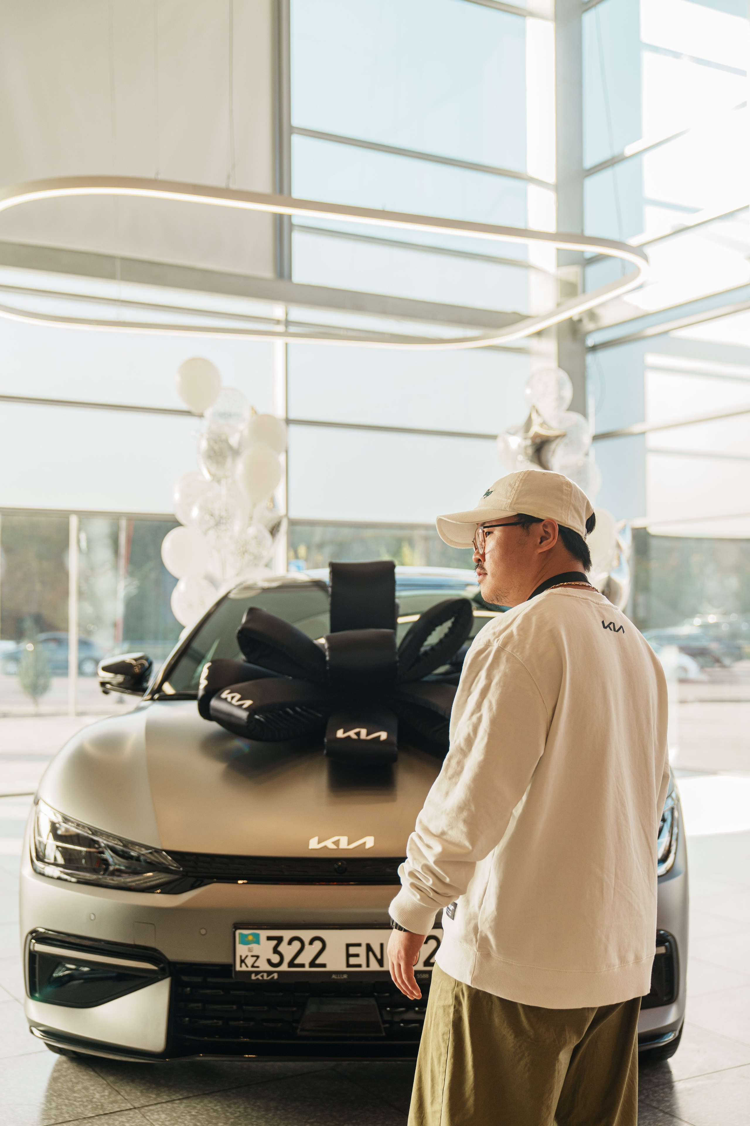 Kia EV6 Вручение Евгений Чебаткову. Фотограф TAULAN_1