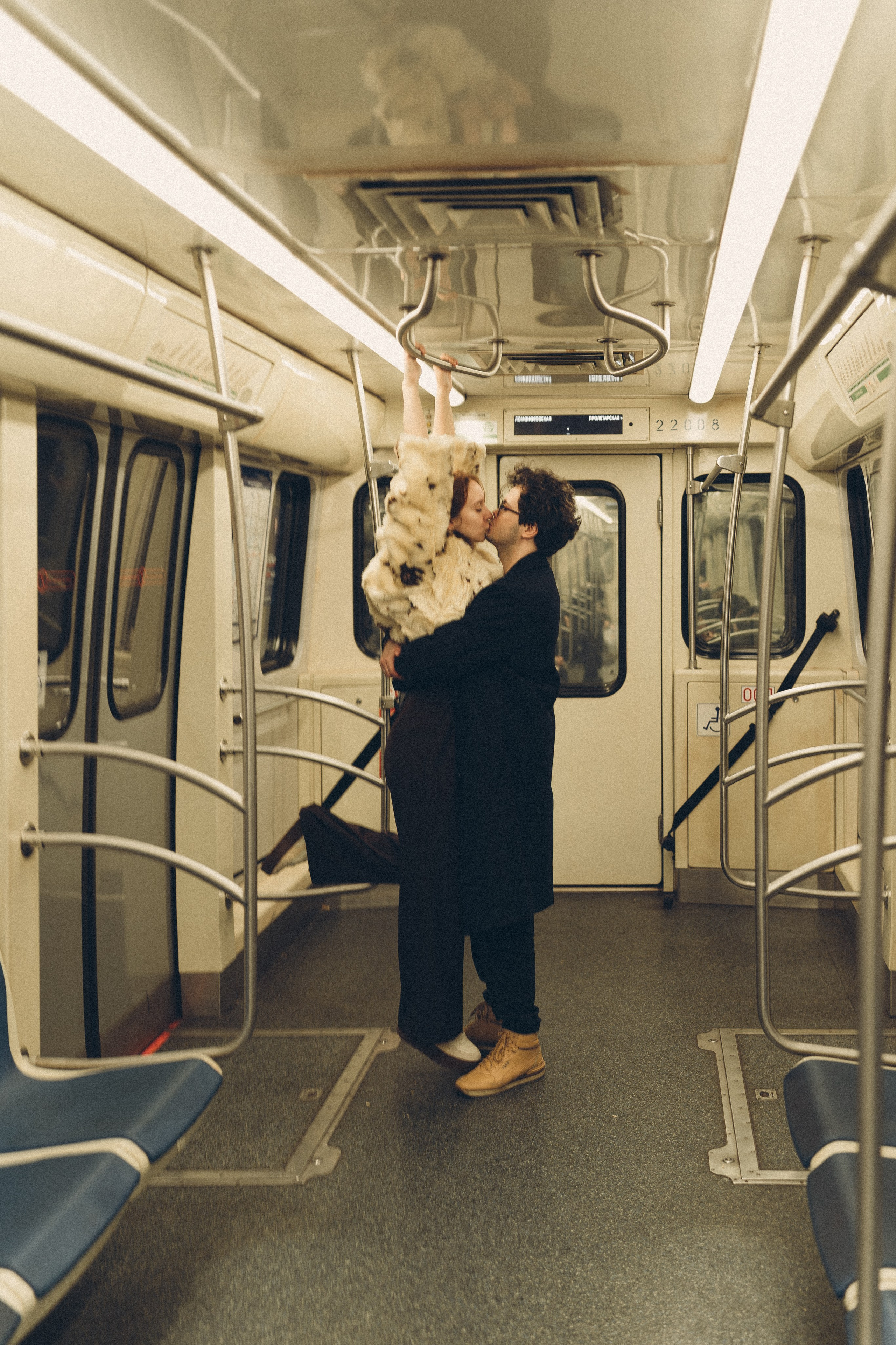 НОВОГОДНЯЯ ФОТОСЕСИИЯ ПАРЫ В МЕТРО ЛЮБОВЬ. Профессиональный фотограф, Санкт-Петербург — Виктория Богомолова