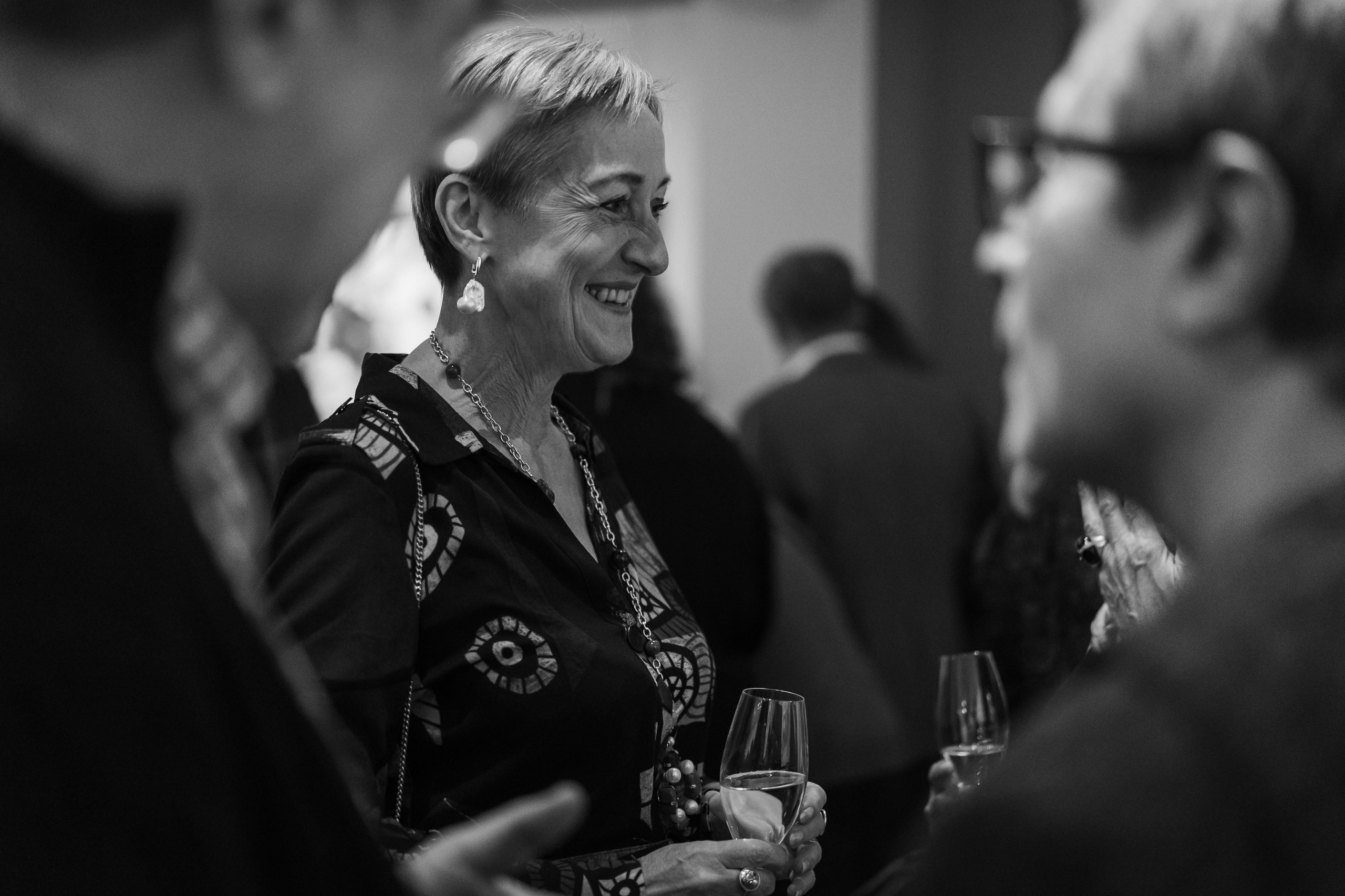 Съёмка открытия вытсавки художника Ильи Даньшина. Лиза Фирстова — самый добрый фотограф