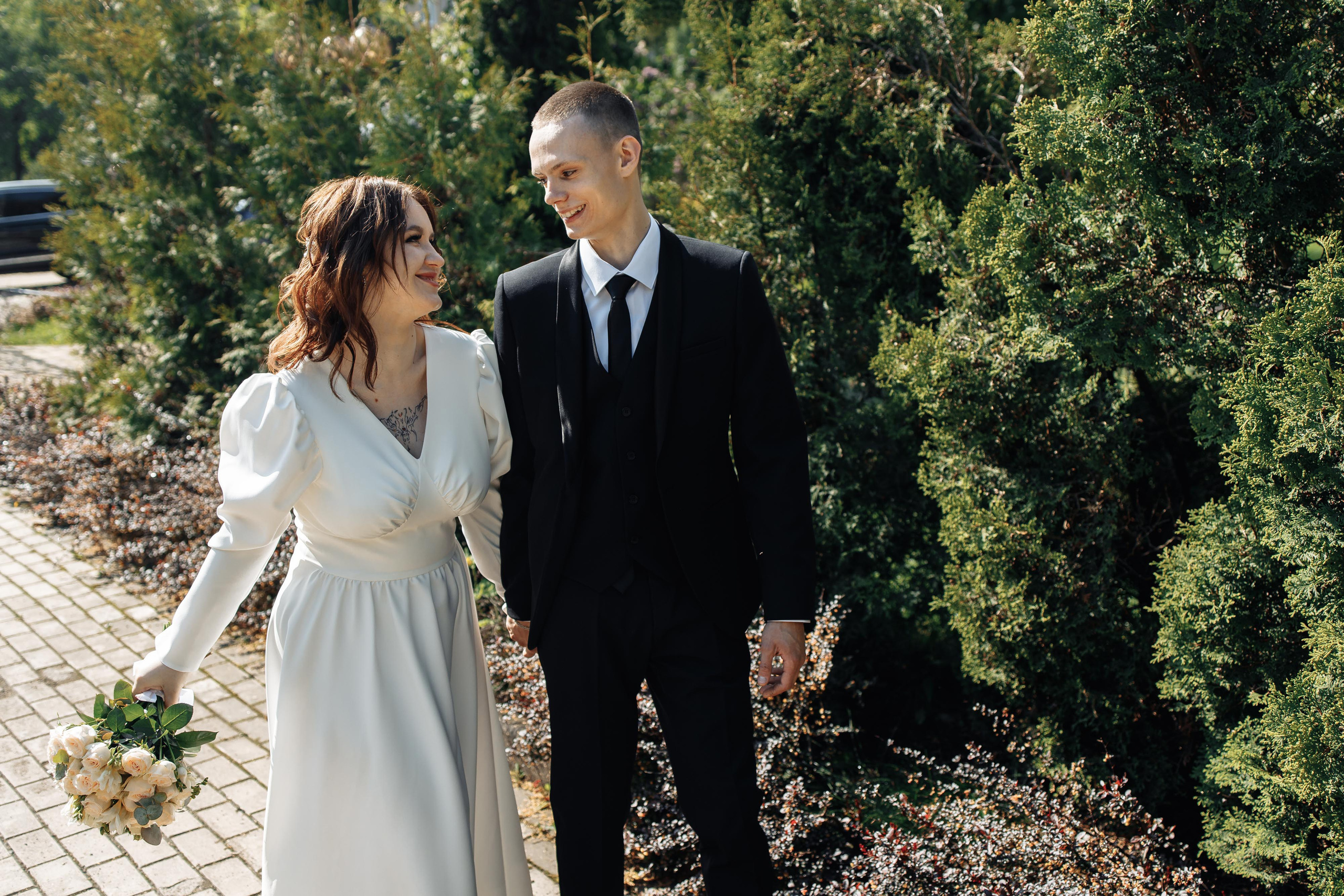 Свадебная прогулка в Смоленске. Свадебный фотограф Вашкевич Денис