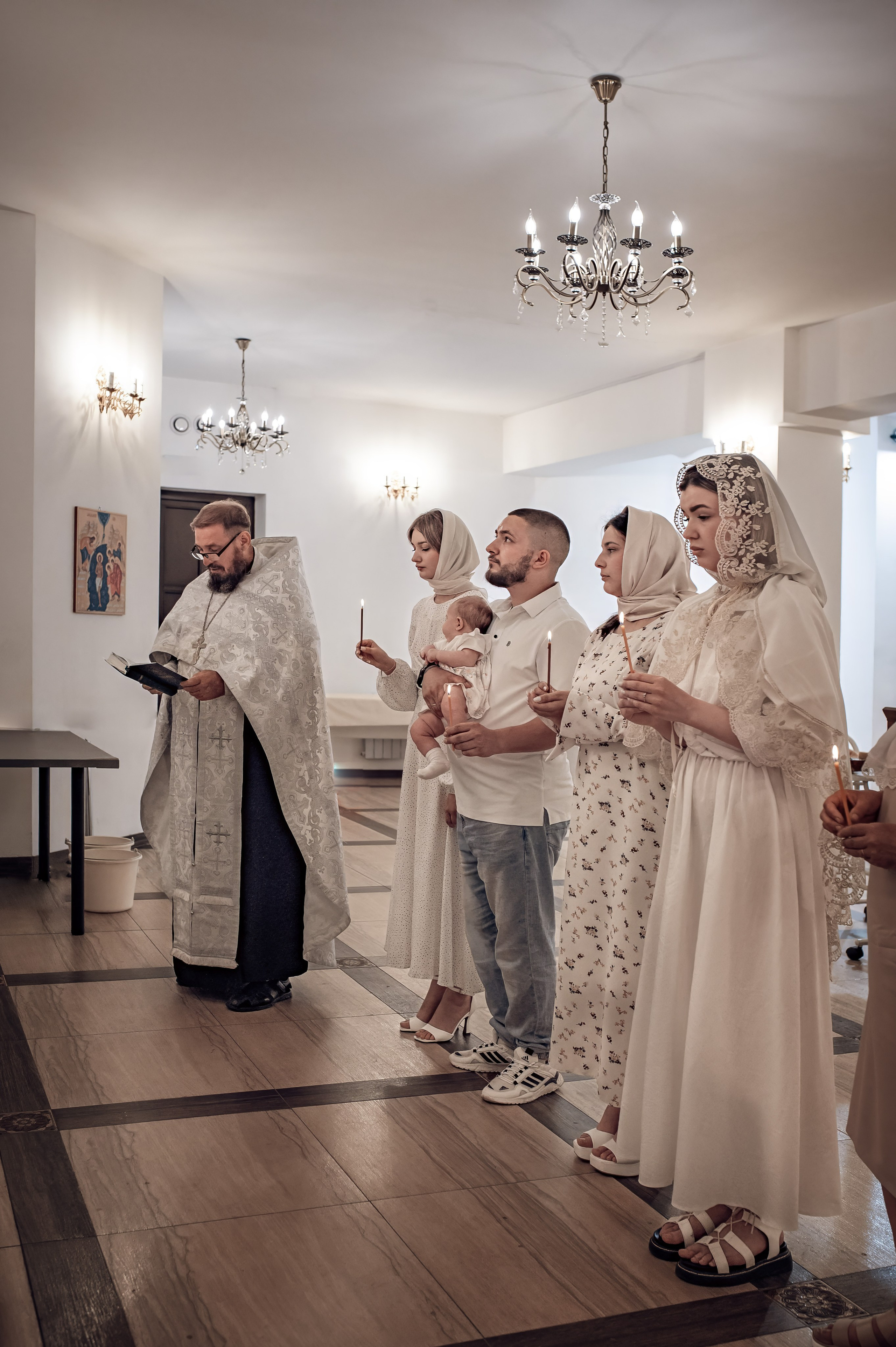 Крещение Василисы в храме исповедников и новомучеников Российских. Фотографы крещения/венчания  Красноярск Татьяна и Вячеслав Переваловы