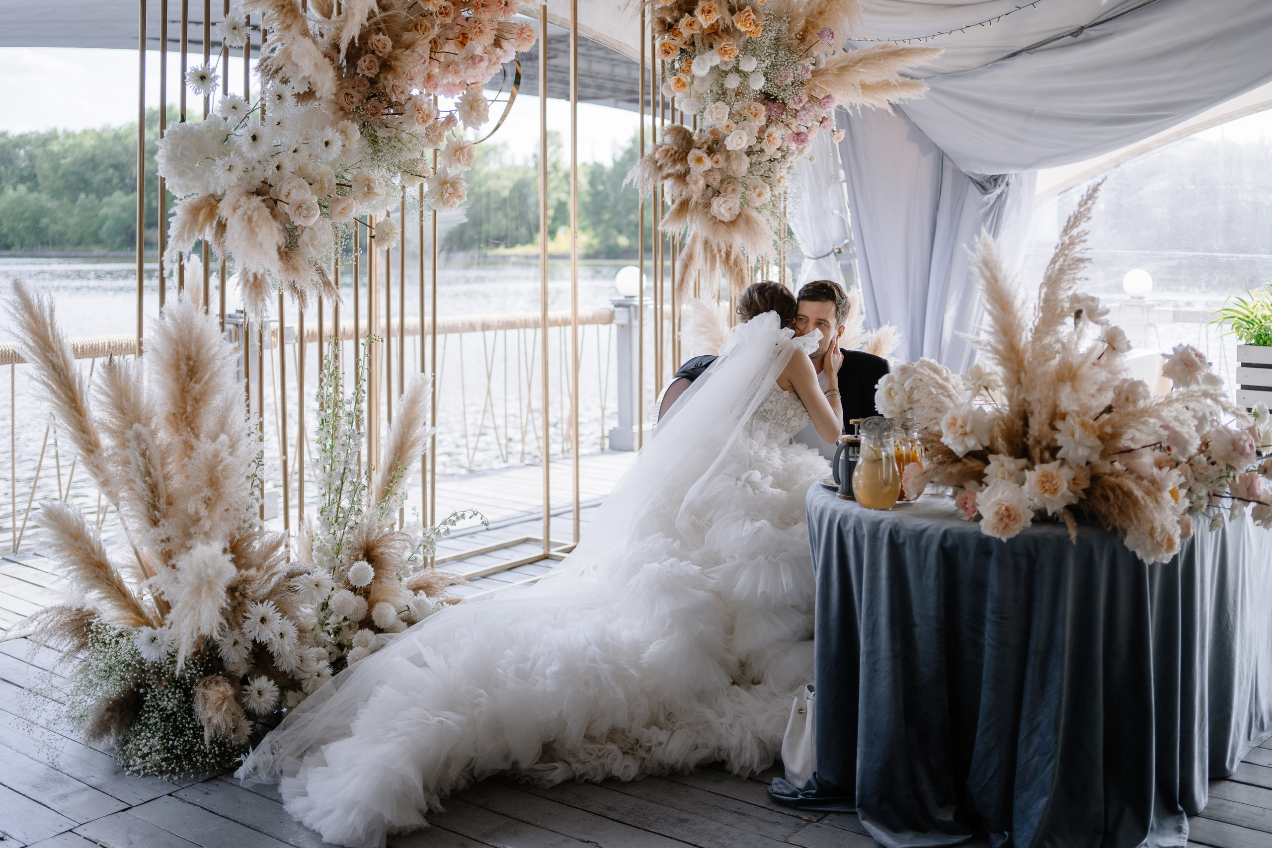 Выездная регистрация свадьбы в ресторане River Club Moscow. Свадебный и семейный фотограф в Москве Светлана Зоткина