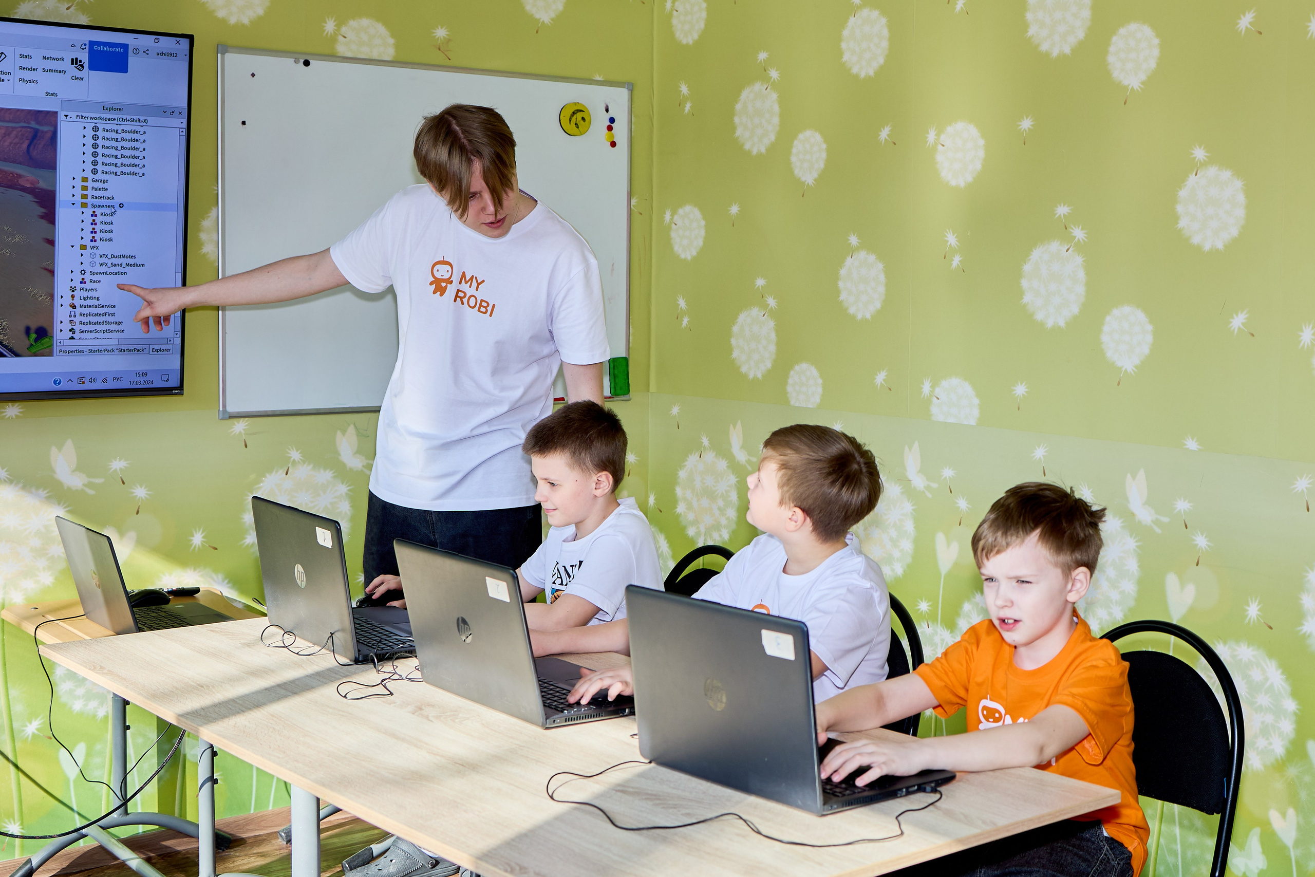 Клуб робототехники и программирования. Фотограф Настя Че