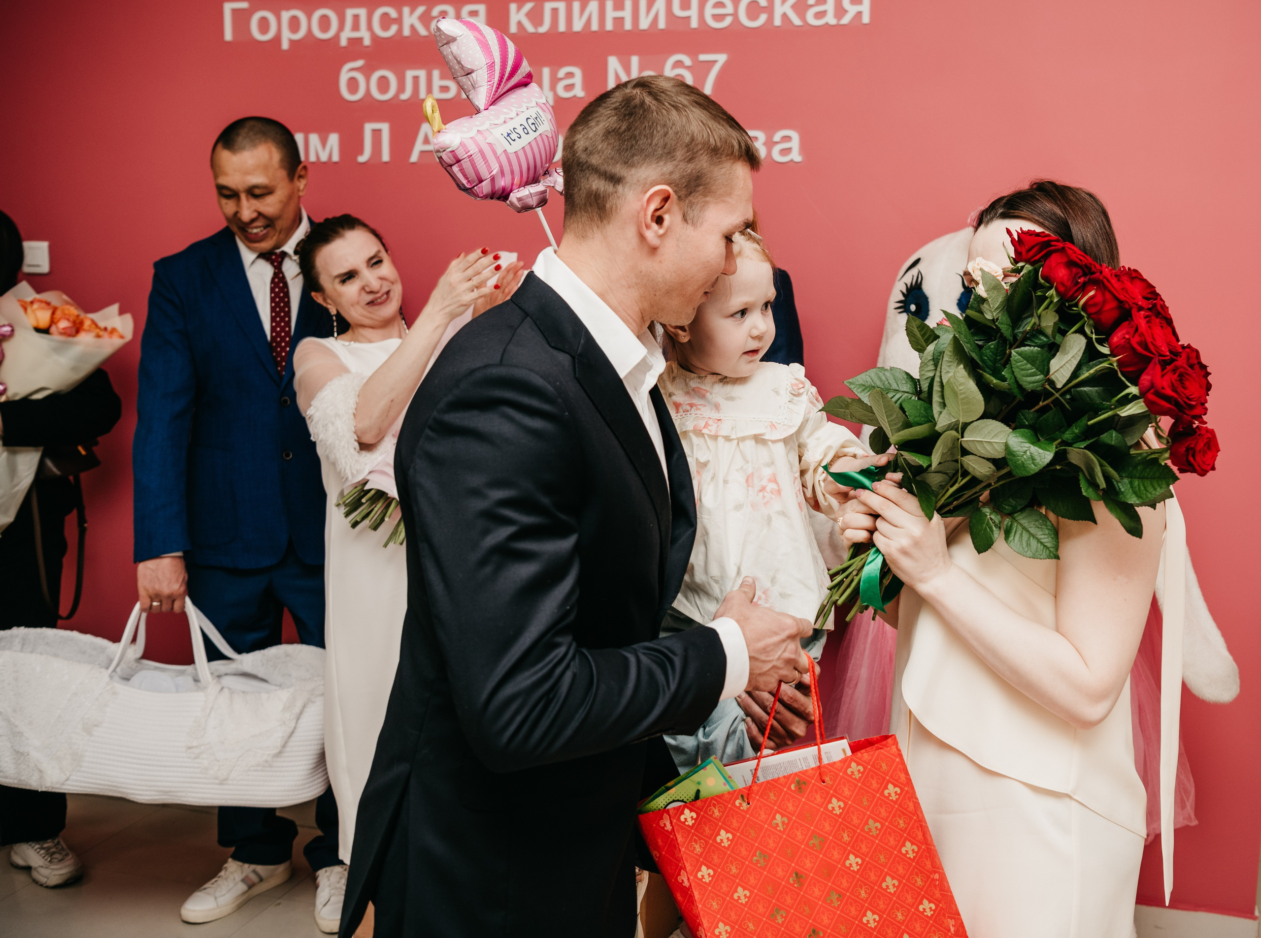 Выписка малышки. ГКБ 67 им. Ворохобова. Фотограф на выписку из роддома в Москве и МО