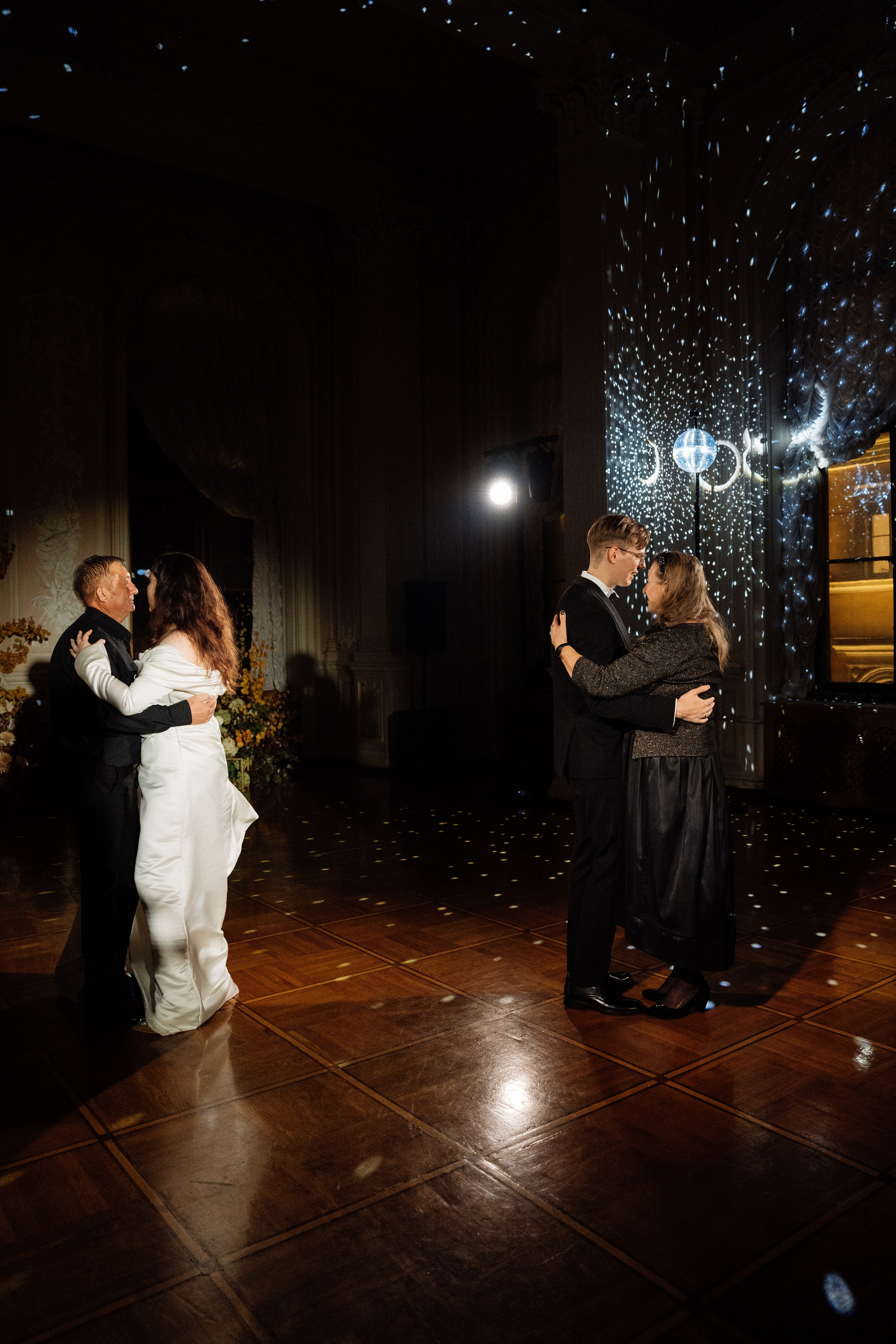 Современная свадьба во дворце. Свадебный фотограф организатор в Санкт-Петербурге Ассоль Опарина