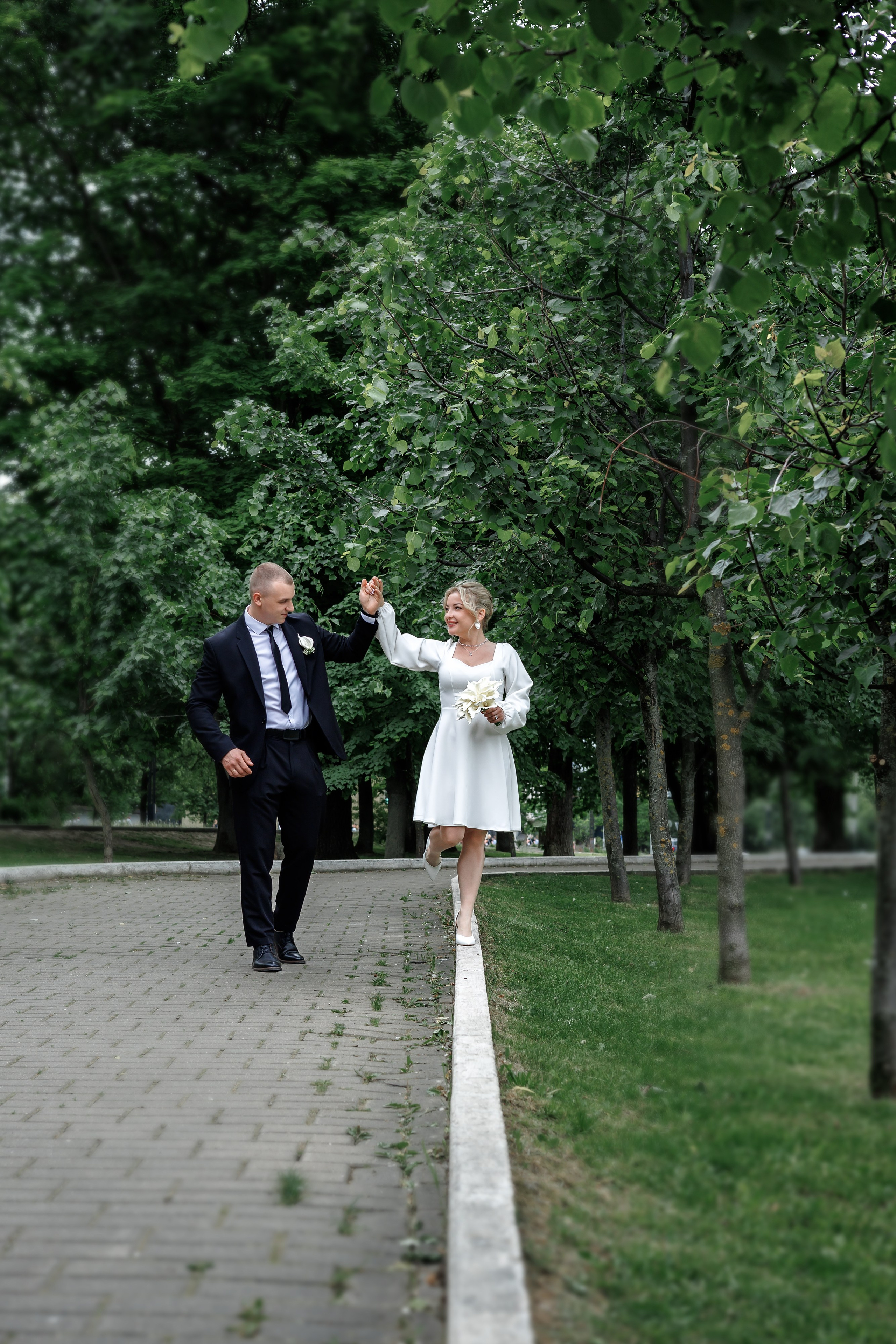 Свадебная прогулка. Контент и свадебный фотограф в Одинцово и Москве. Вакульчик Екатерина