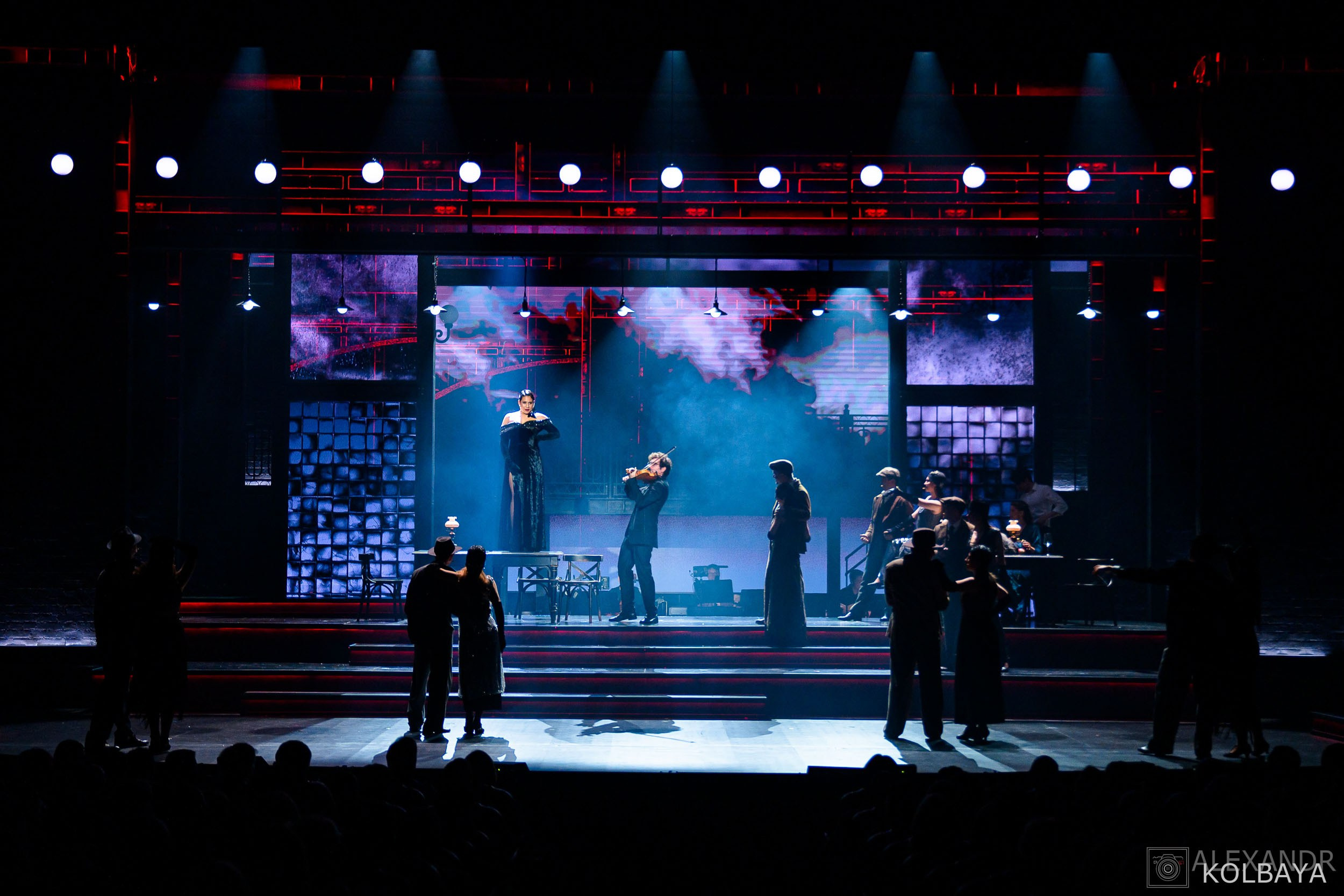 Фоторепортаж с мюзикла Вальс-Бостон 18 сентября 2025 года. Концертный и театральный репортажный фотограф в Москве Александр Колбая