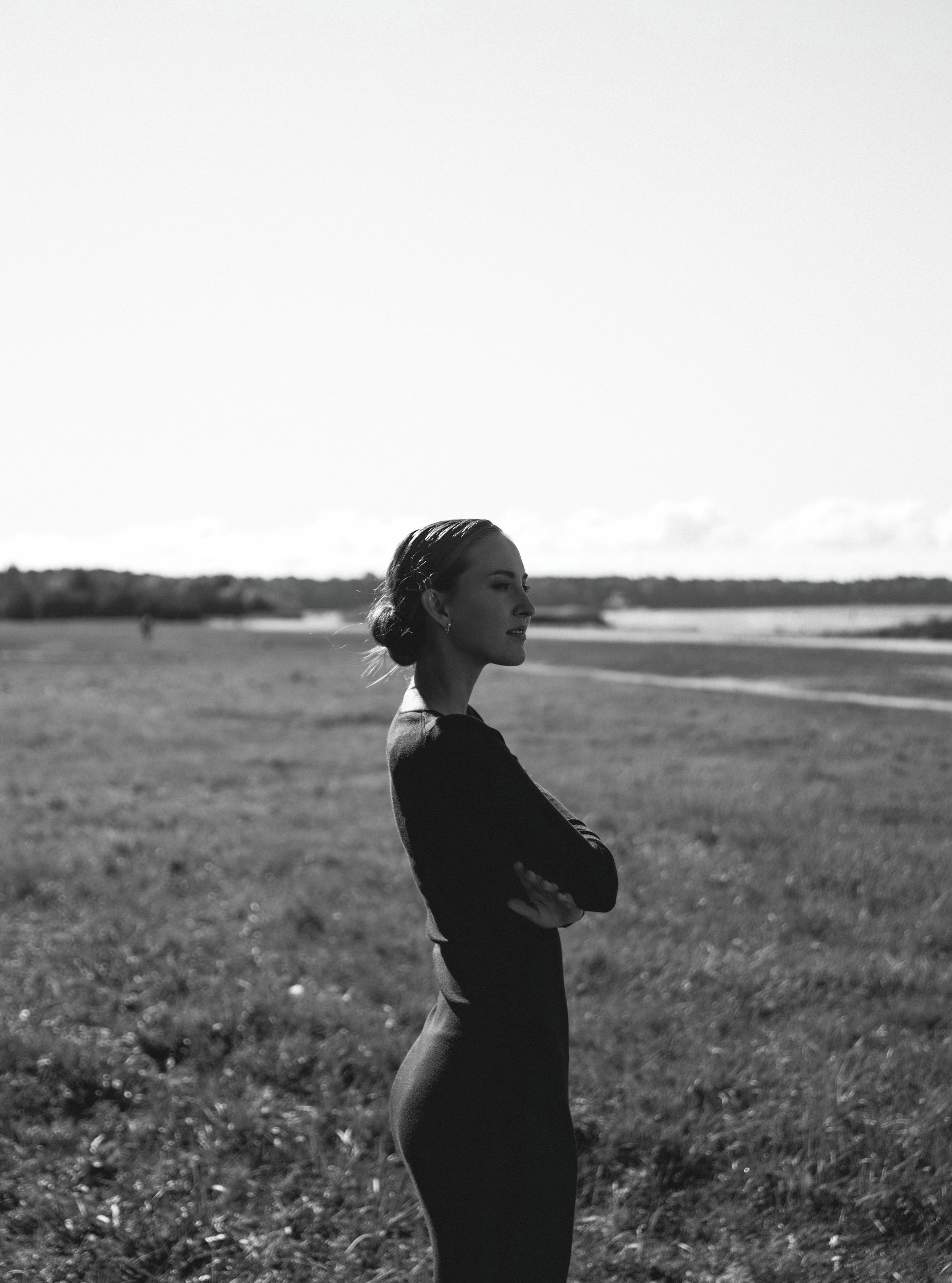 В ЛУЧАХ ЗАКАТА НА БЕРЕГУ МОРСКОМ