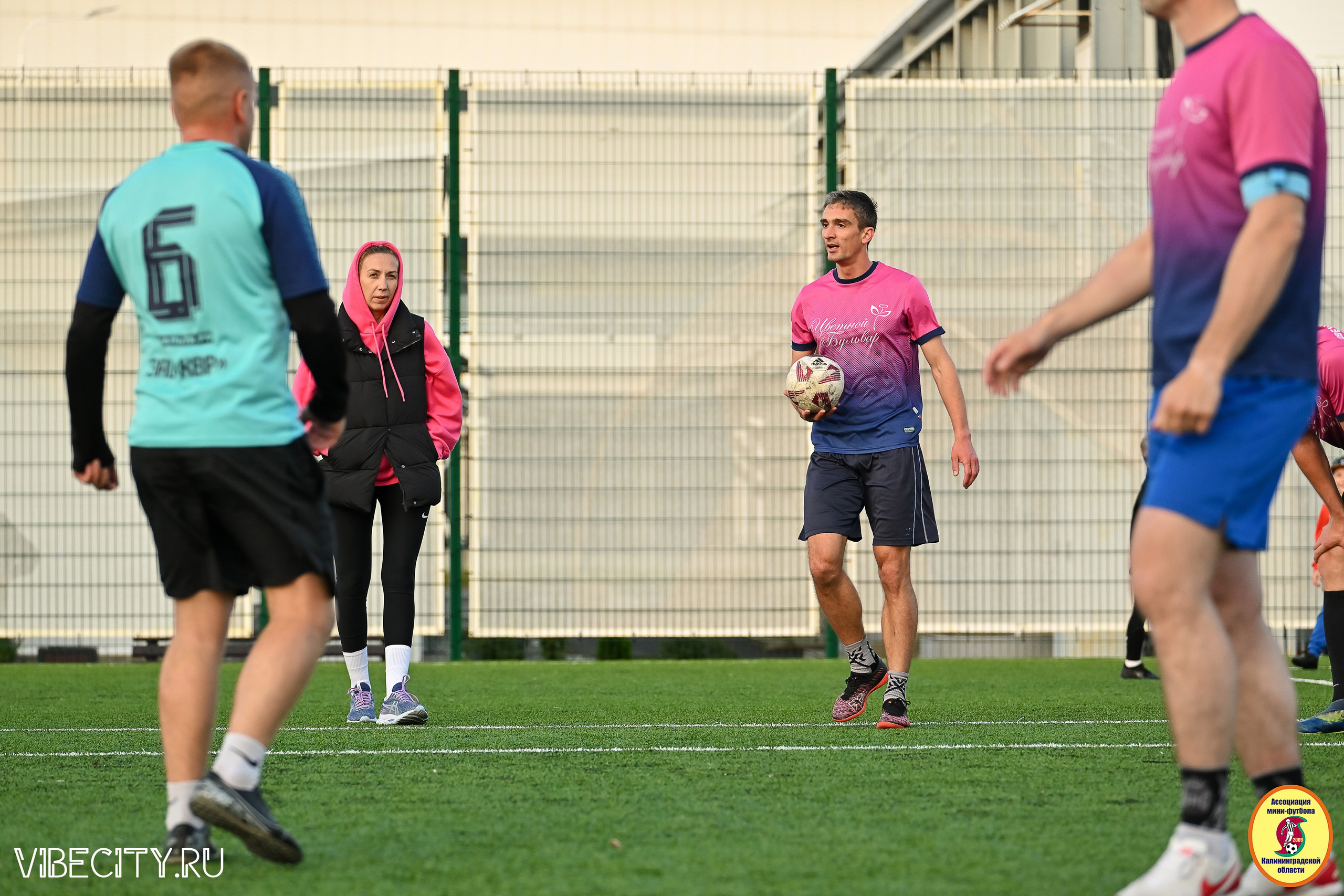 ИГРЫ МИНИ-ФУТБОЛЬНОЙ И КОРПОРАТИВНОЙ ЛИГИ. VIBECITY.RU Вайб Сити Ру Фоторепортажи Фотоотчеты Калининград