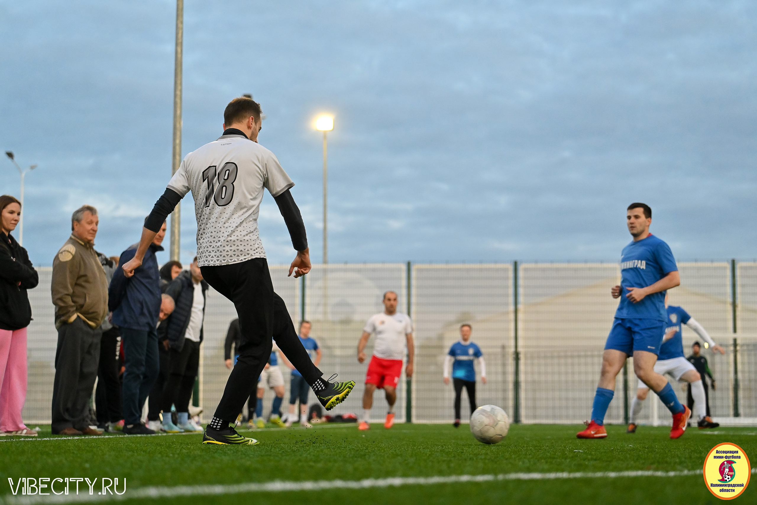 ИГРЫ МИНИ-ФУТБОЛЬНОЙ И КОРПОРАТИВНОЙ ЛИГИ. VIBECITY.RU Вайб Сити Ру Фоторепортажи Фотоотчеты Калининград