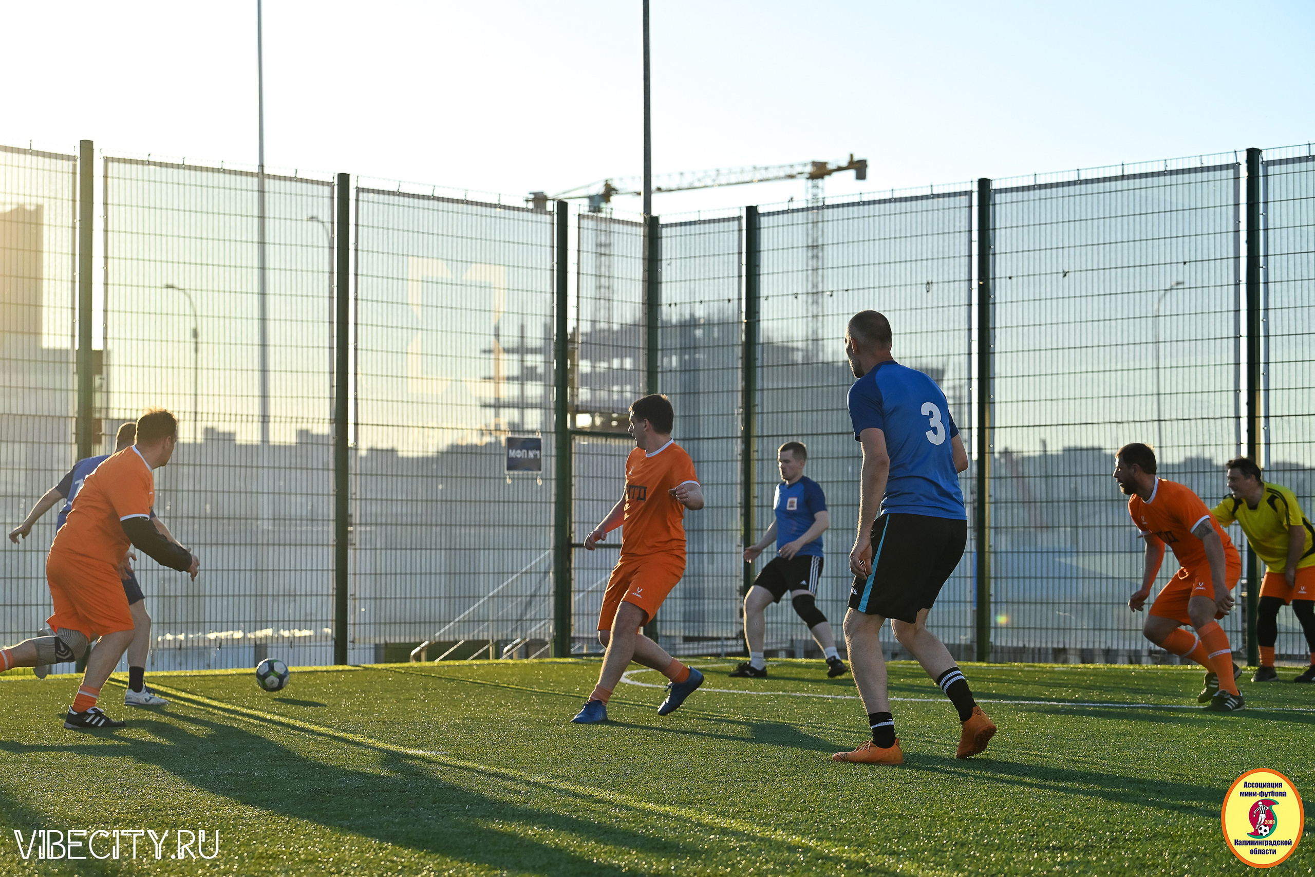 ИГРЫ МИНИ-ФУТБОЛЬНОЙ И КОРПОРАТИВНОЙ ЛИГИ. VIBECITY.RU Вайб Сити Ру Фоторепортажи Фотоотчеты Калининград
