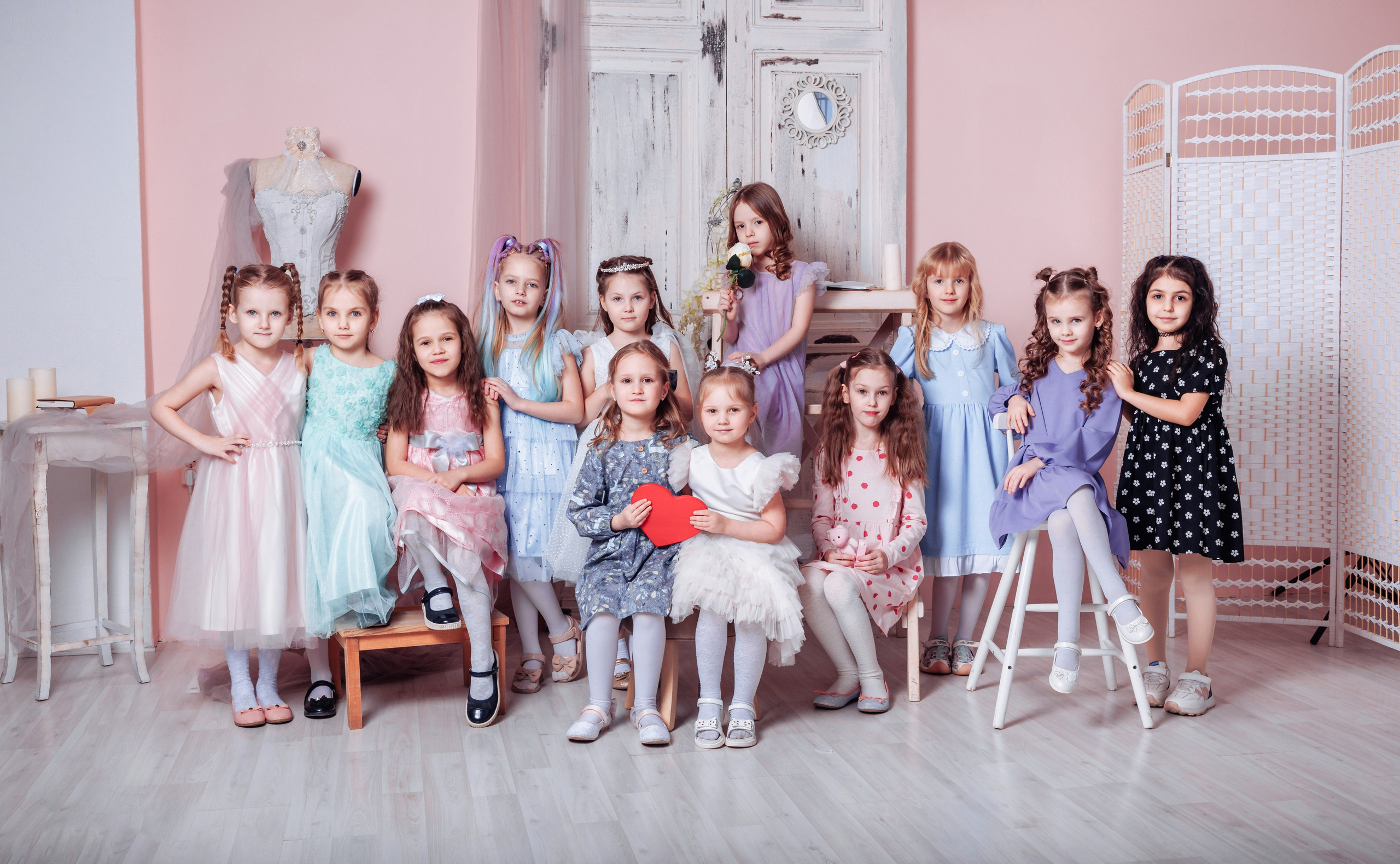 Детские сады. Выпускные школьные фото­альбомы для школ и детских садов в Волгограде и Волжском