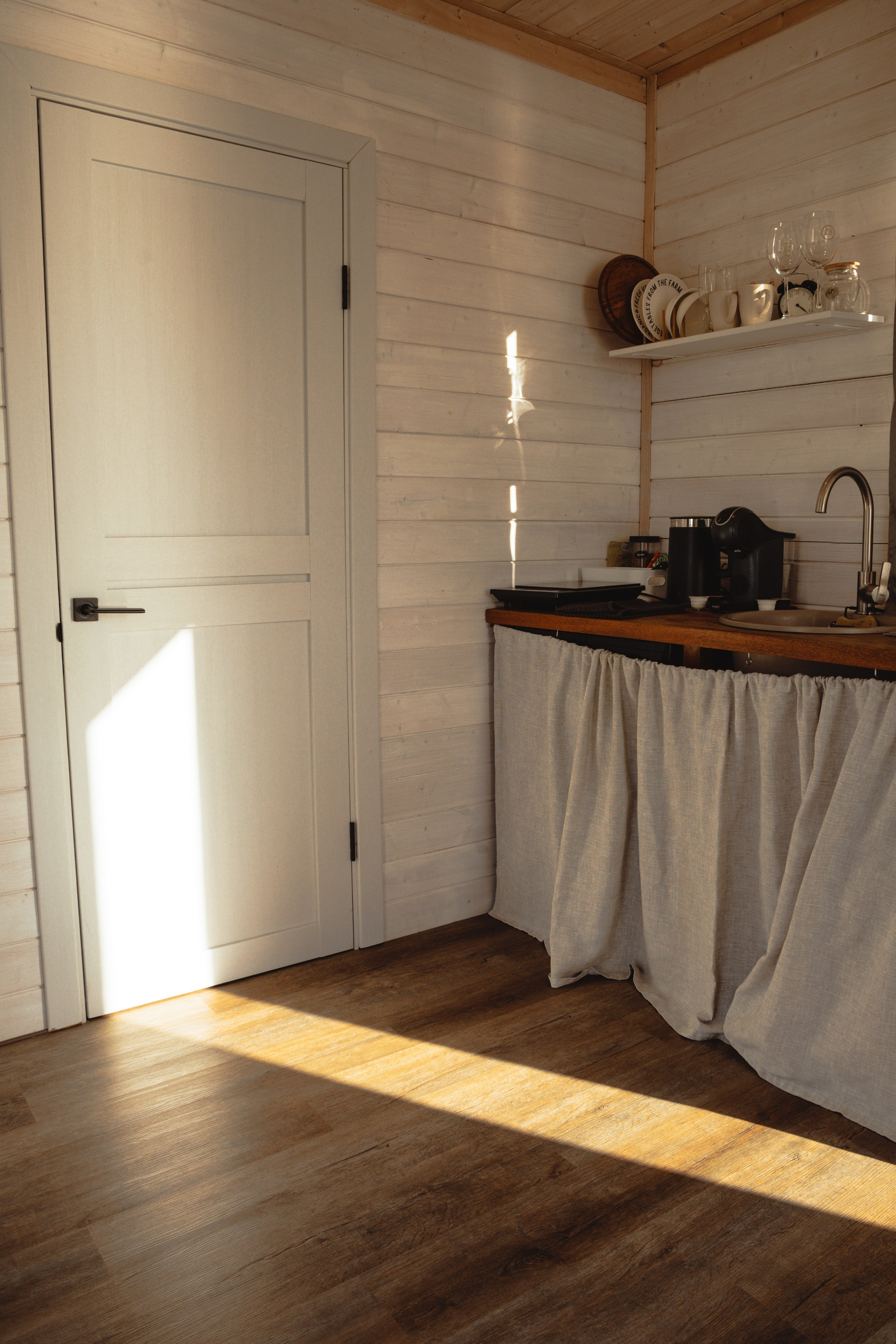 Domik в саду. Артем Корнев Фотограф