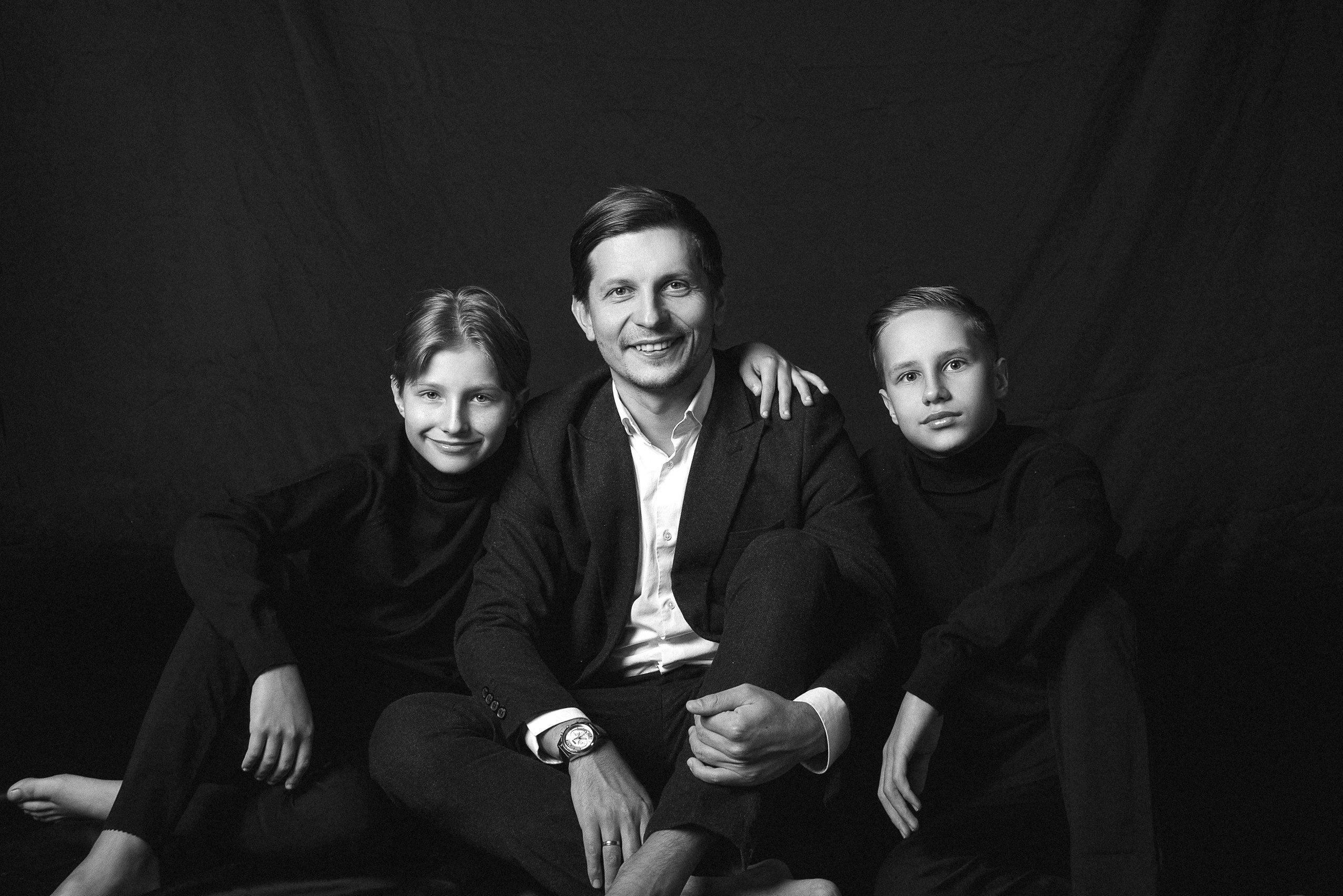 Изысканная семейная фотосессия в черно-белом | Фотограф Дарья Едапина. Фотограф Дарья Едапина Новосибирск