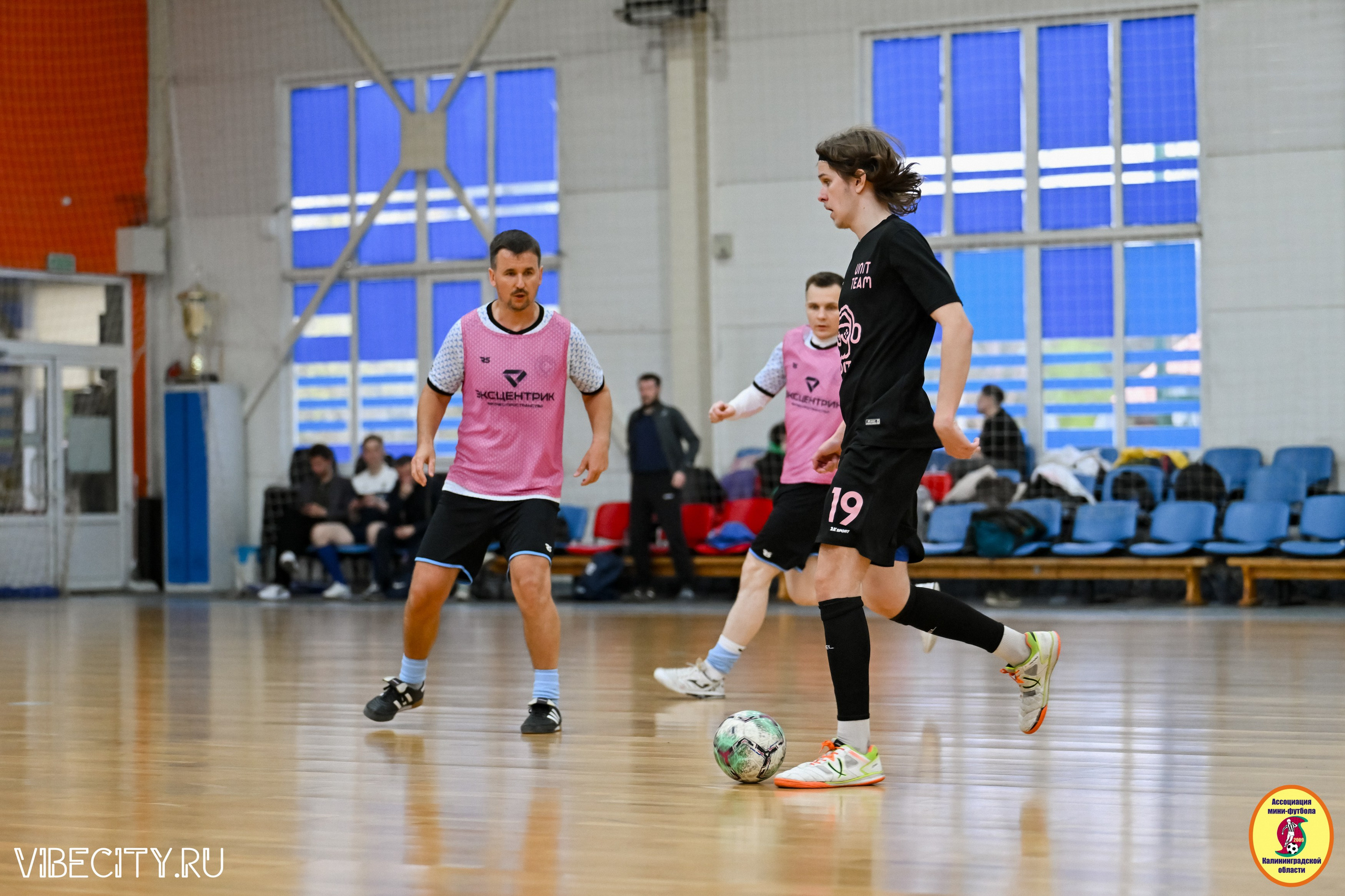 8 тур Корпоративной Бизнес-Лиги по футзалу. VIBECITY.RU Вайб Сити Ру Фоторепортажи Фотоотчеты Калининград