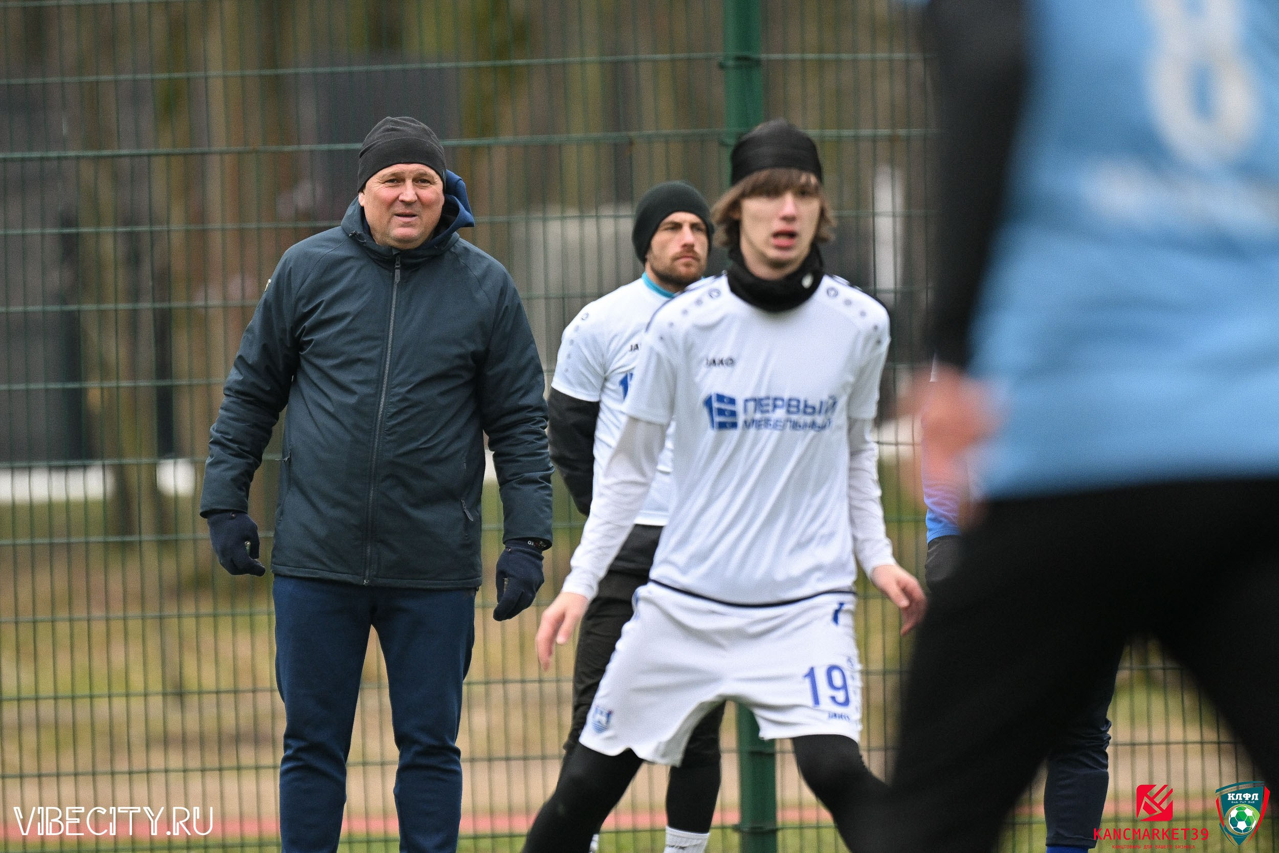 XX ЧЕМПИОНАТ КАЛИНИНГРАДСКОЙ ЛФЛ КАНЦМАРКЕТ39 сезона 2024–2025 гг. VIBECITY.RU Вайб Сити Ру Фоторепортажи Фотоотчеты Калининград