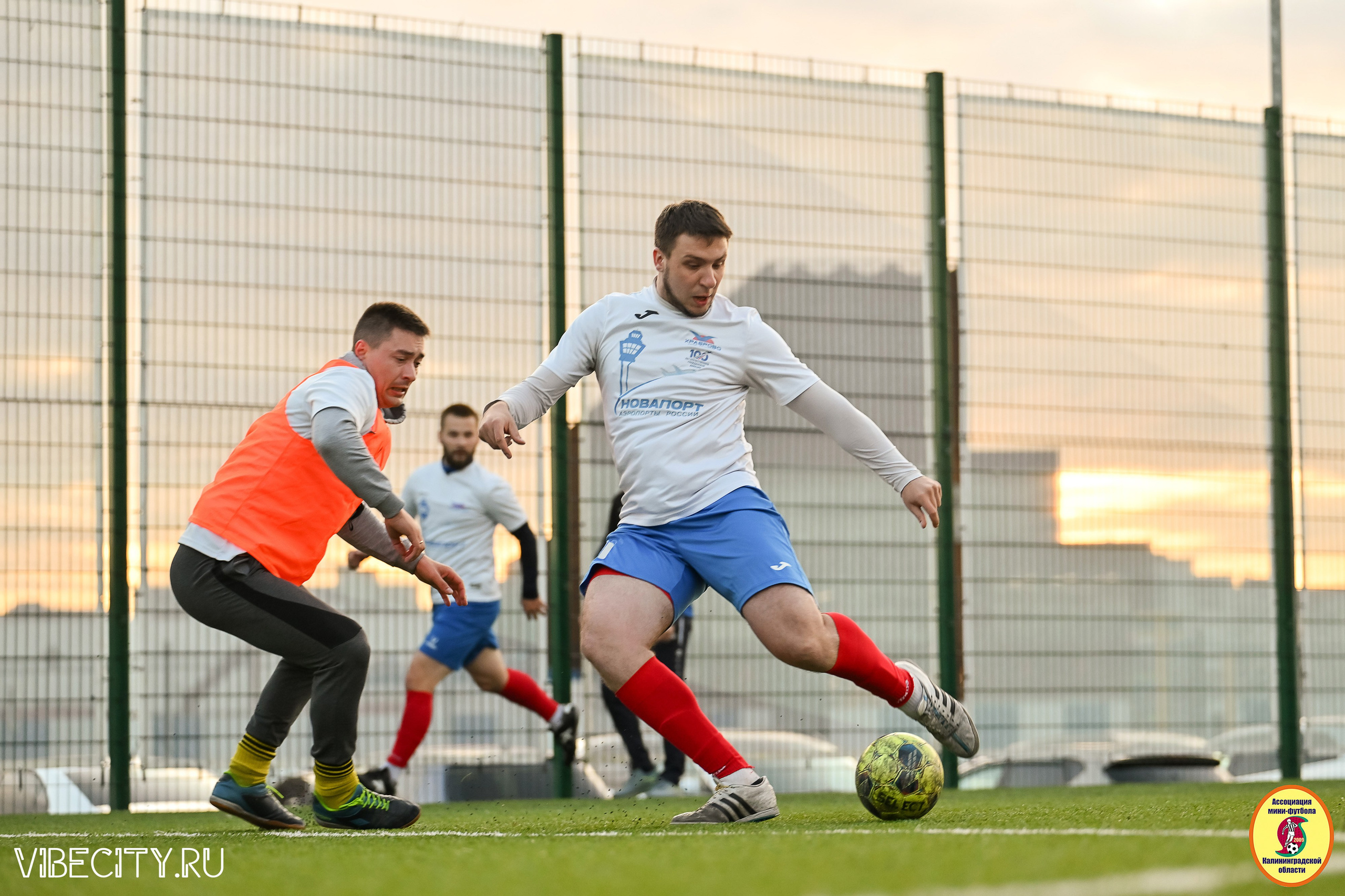 ИГРЫ МИНИ-ФУТБОЛЬНОЙ И КОРПОРАТИВНОЙ ЛИГИ. VIBECITY.RU Вайб Сити Ру Фоторепортажи Фотоотчеты Калининград