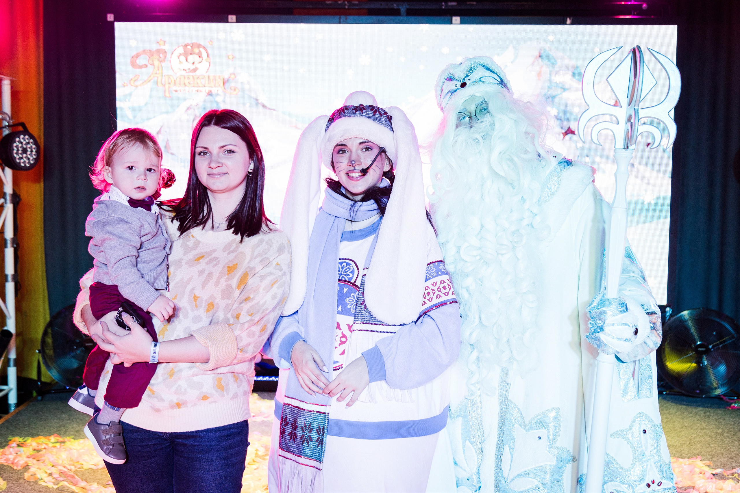 Новогодние утренники. Детский фотограф видеограф в Хабаровске Михаил Орлов