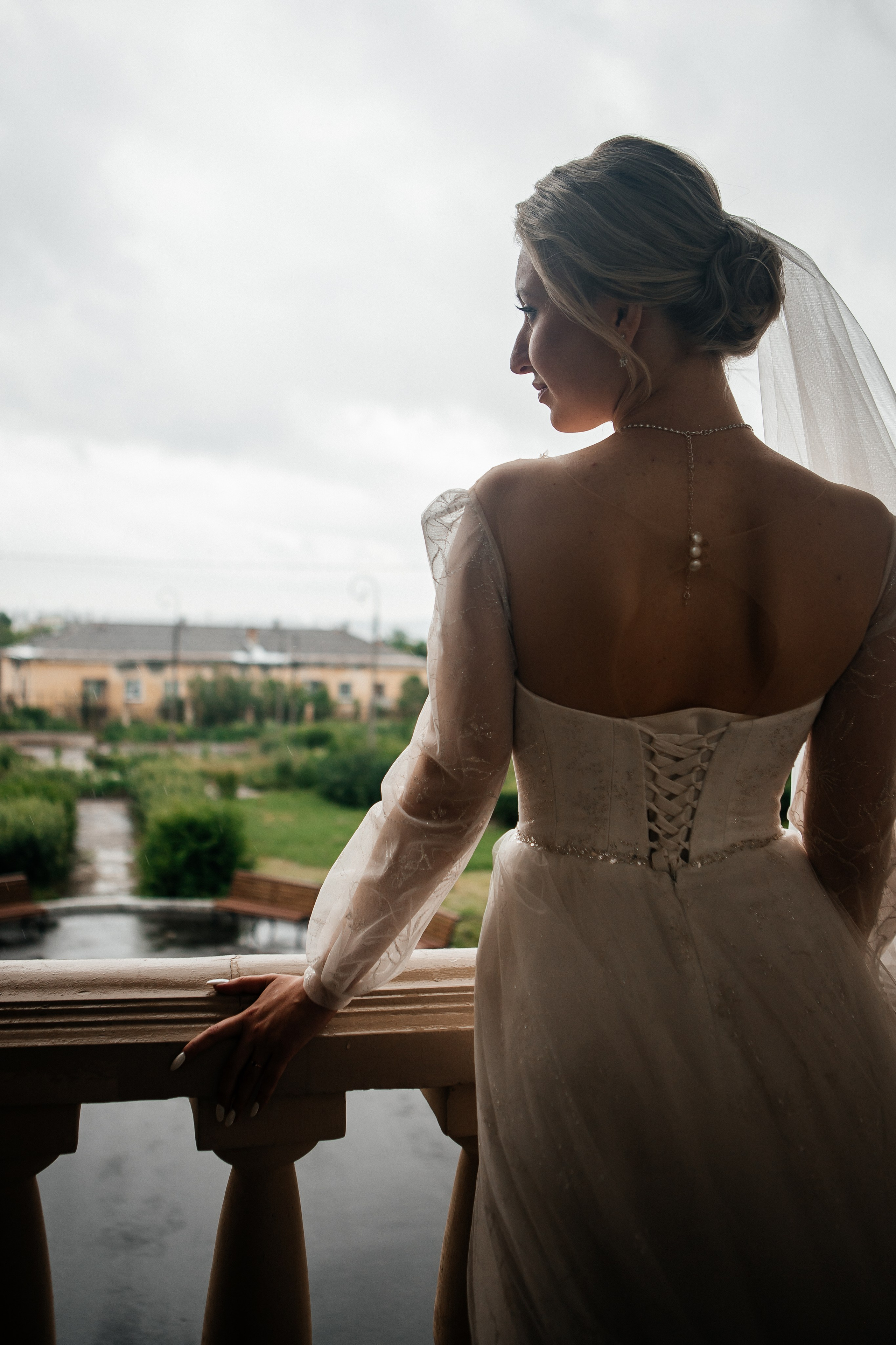 Евгения и Николай утренние сборы. Свадебный фотограф Виктория Чуйко Магнитогорск. Визуал для бизнеса