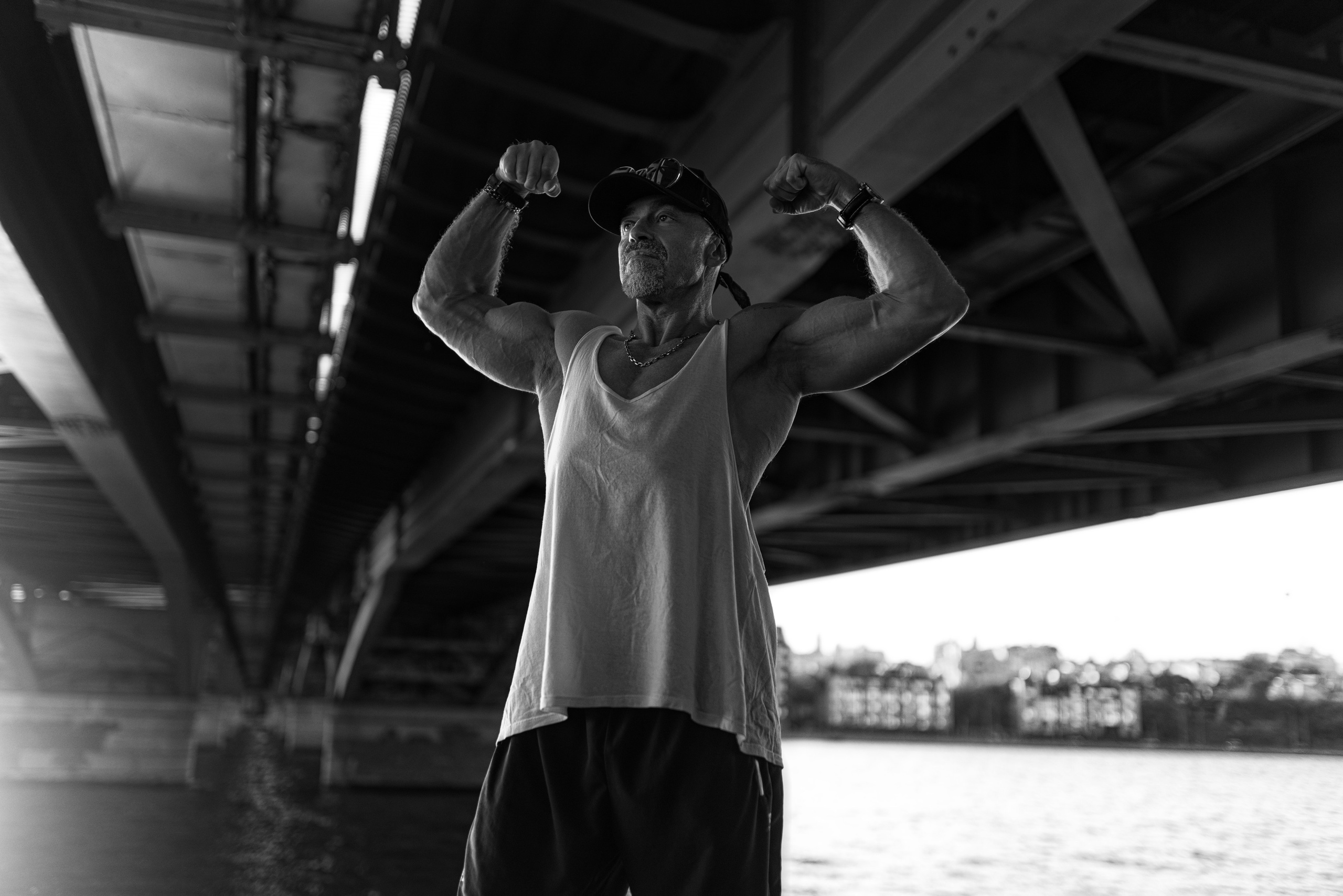 Фотосет на улице и спортплощадке с Александром для контента. Дмитрий Шульгин, портретный фотограф в Воронеже