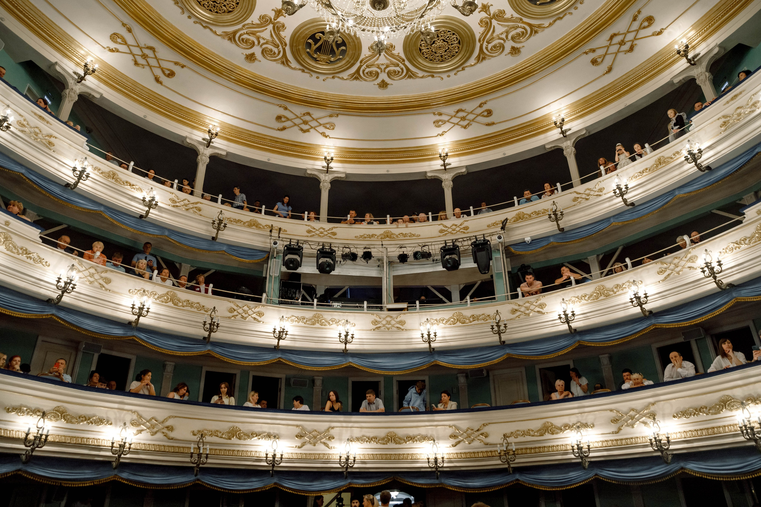 Гимназия 25 — последний звонок (Драм Театр). Свадебный фотограф Иркутск, репортажный фотограф Иркутск