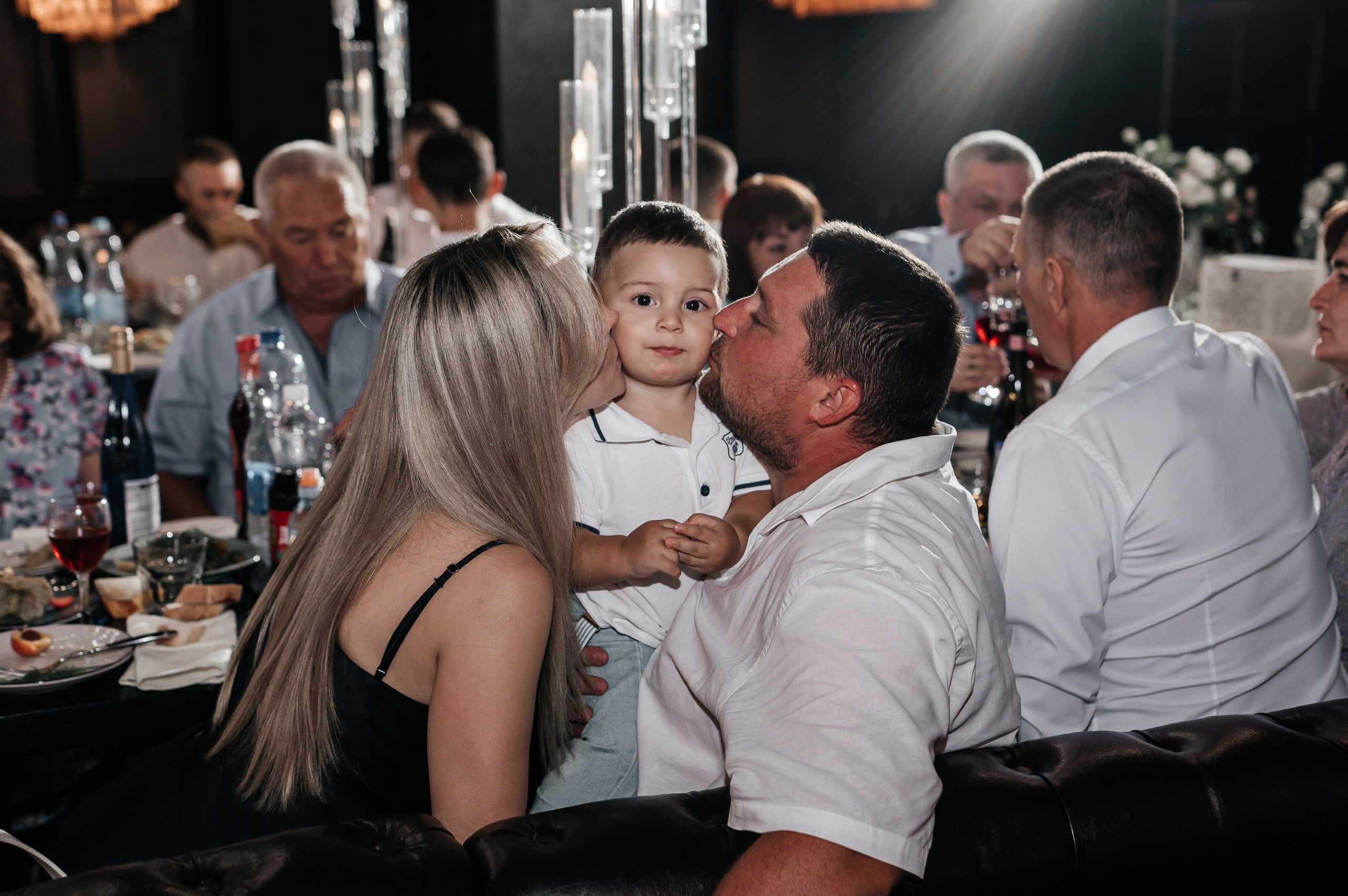 Даниил и Валерия. Черная утка. Полный день. Фотограф Екатерина Бочарникова