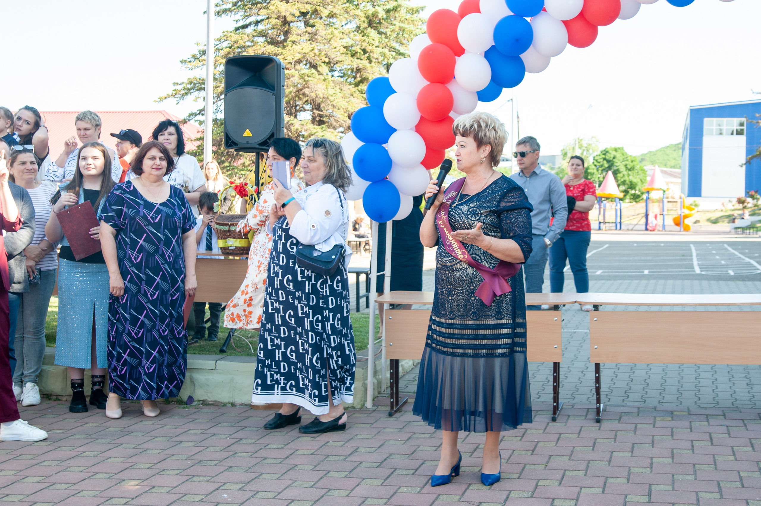 Последний Звонок МАОУ СОШ № 17 им. Эдуарда Есаяна — Архипо-Осиповка. Свадебный и семейный фотограф Денис Лукьянов в Краснодаре, Краснодарском крае и Республике Крым