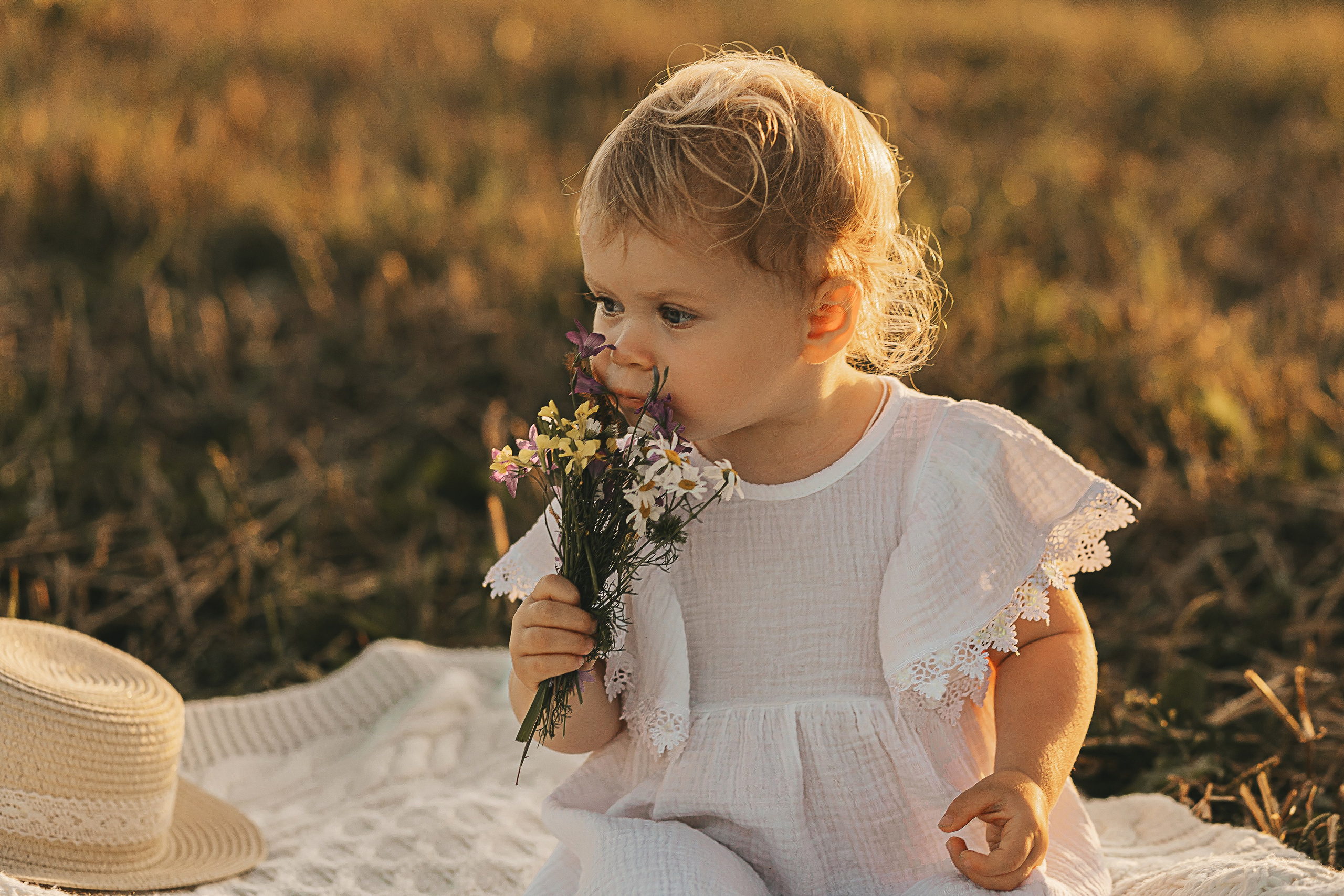 Фотосессия в поле со стогами. Семейный и женский фотограф в Москве Надежда Воробьева