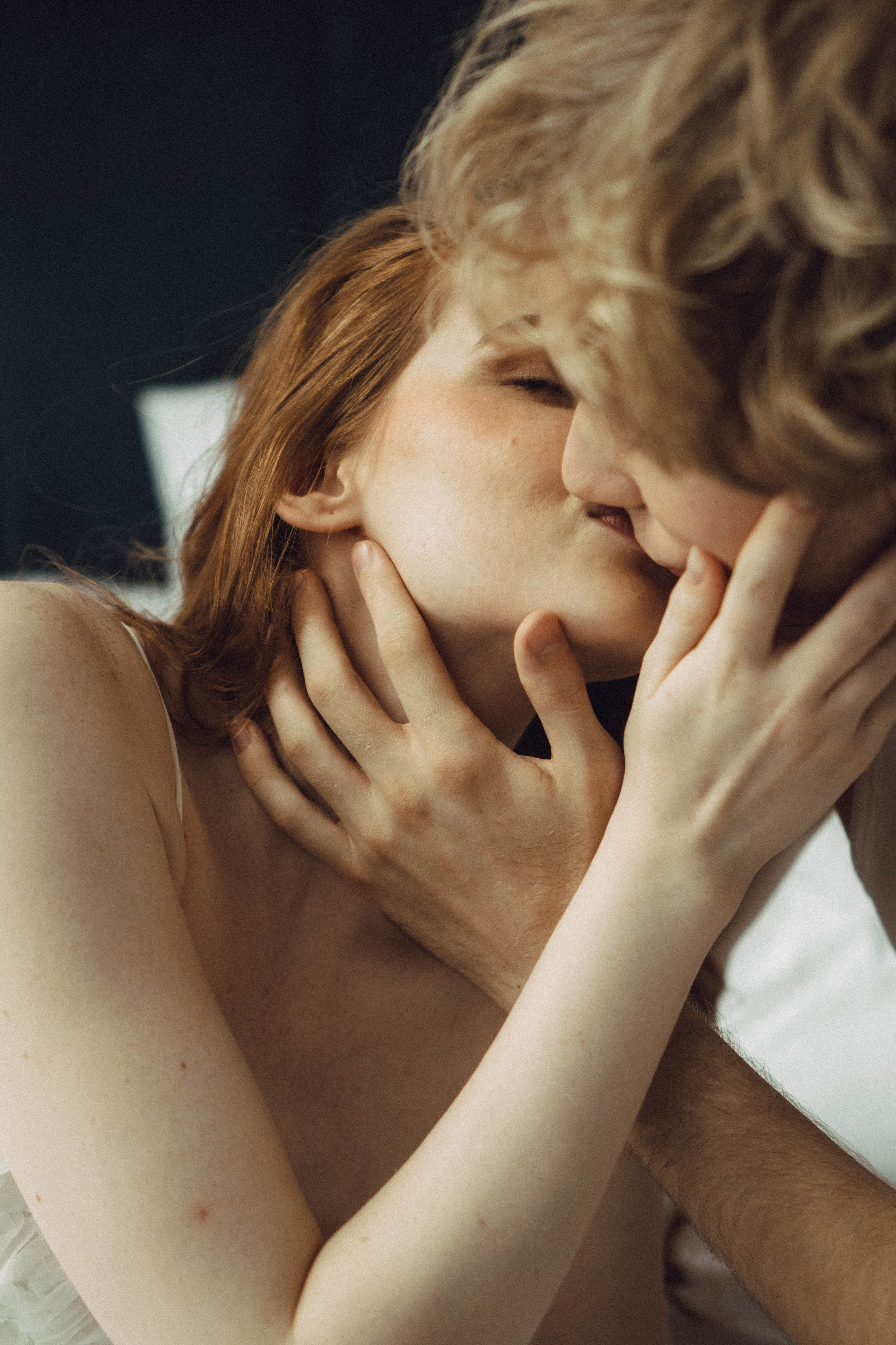 СВАДЕБНАЯ СЬЕМКА В ОТЕЛЕ. СБОРЫ ЖЕНИХА И НЕВЕСТЫ И ТАКЖЕ ТОР И ПОДГОТОВКА К ПРОГУЛКЕ. Профессиональный фотограф, Санкт-Петербург — Виктория Богомолова