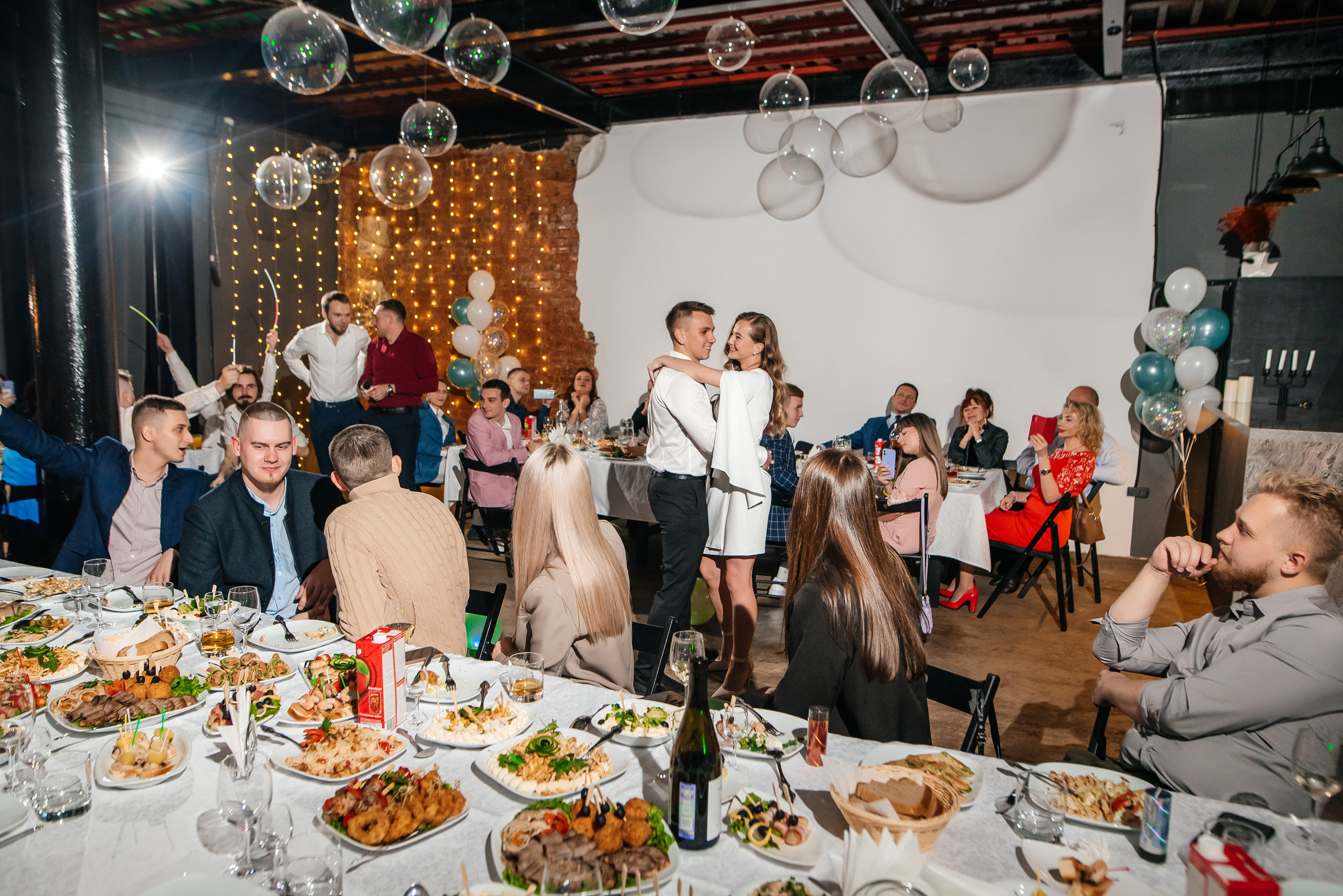 Свадебный банкет в «Фактуре». Свадебный фотограф Елена Рякина