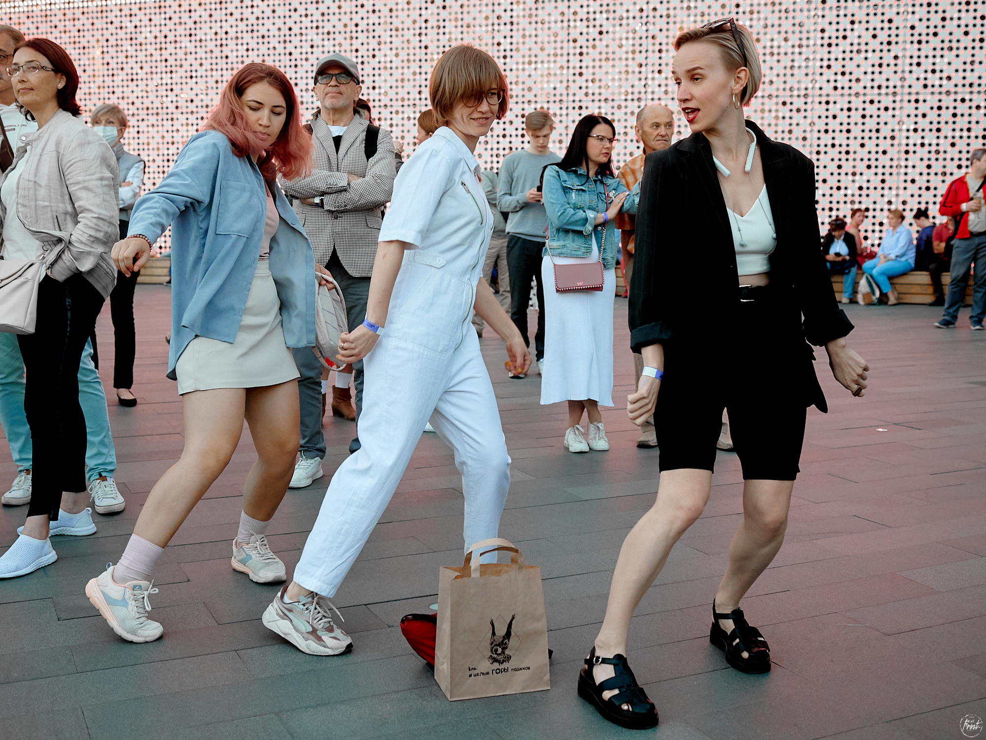 Концерт группы Молчат дома / Molchat doma в Екатеринбурге. Фотографии отовсюду и обо всем