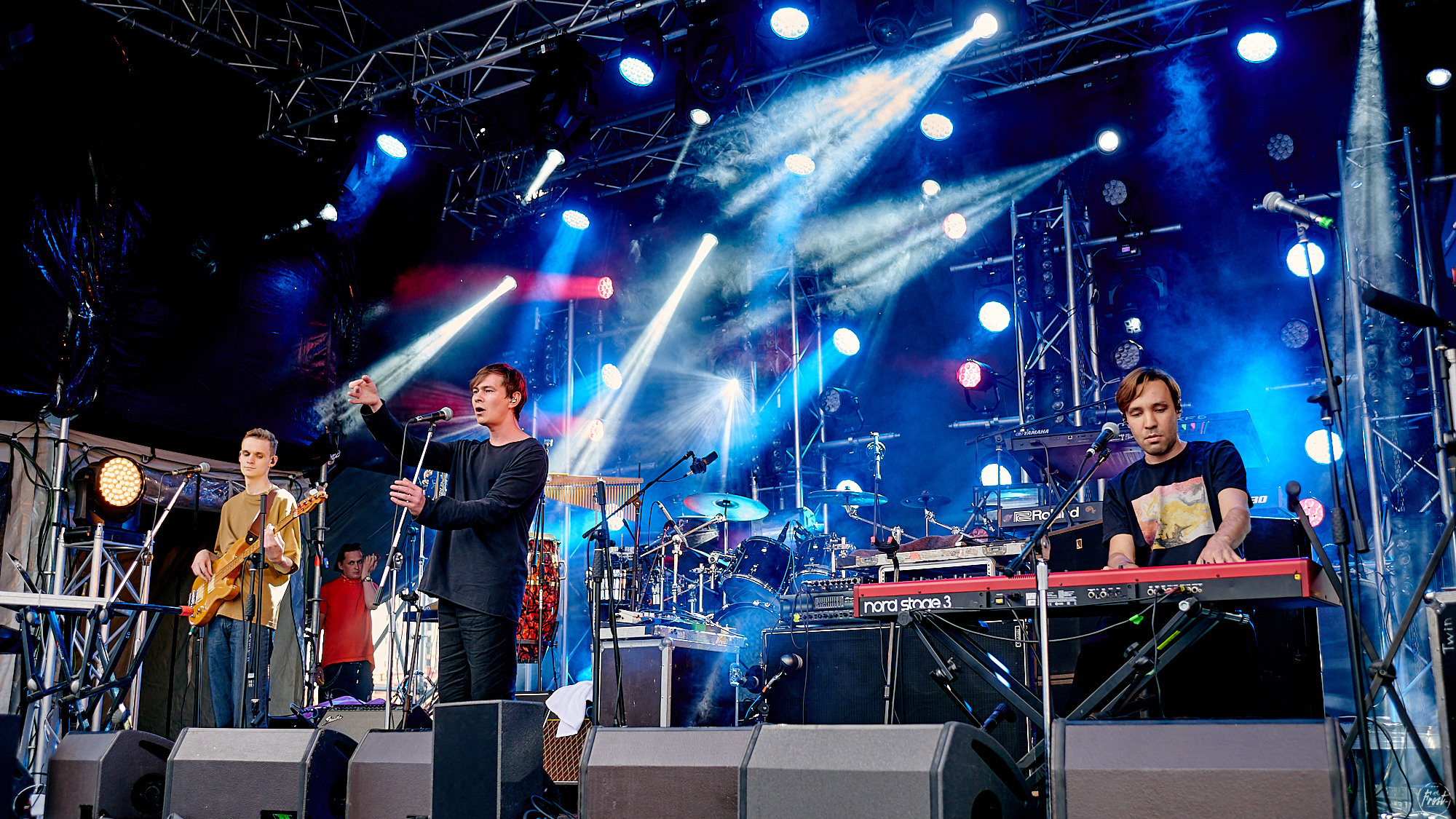 Концерт группы OQJAV в Екатеринбурге. Фотографии отовсюду и обо всем