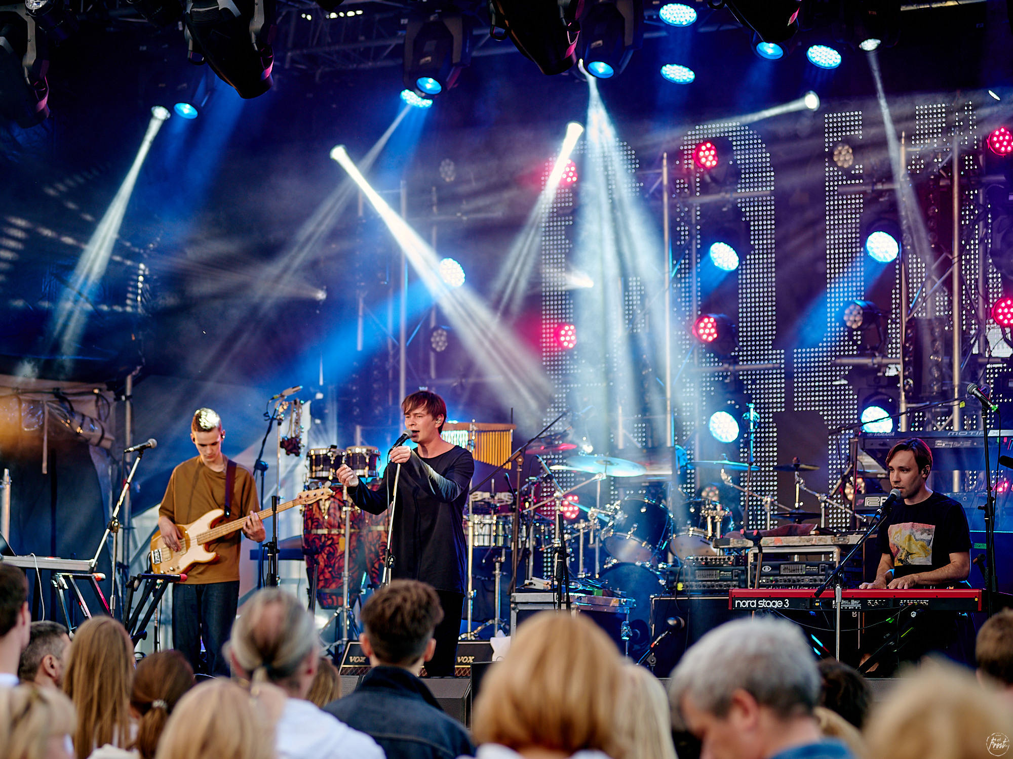 Концерт группы OQJAV в Екатеринбурге. Фотографии отовсюду и обо всем