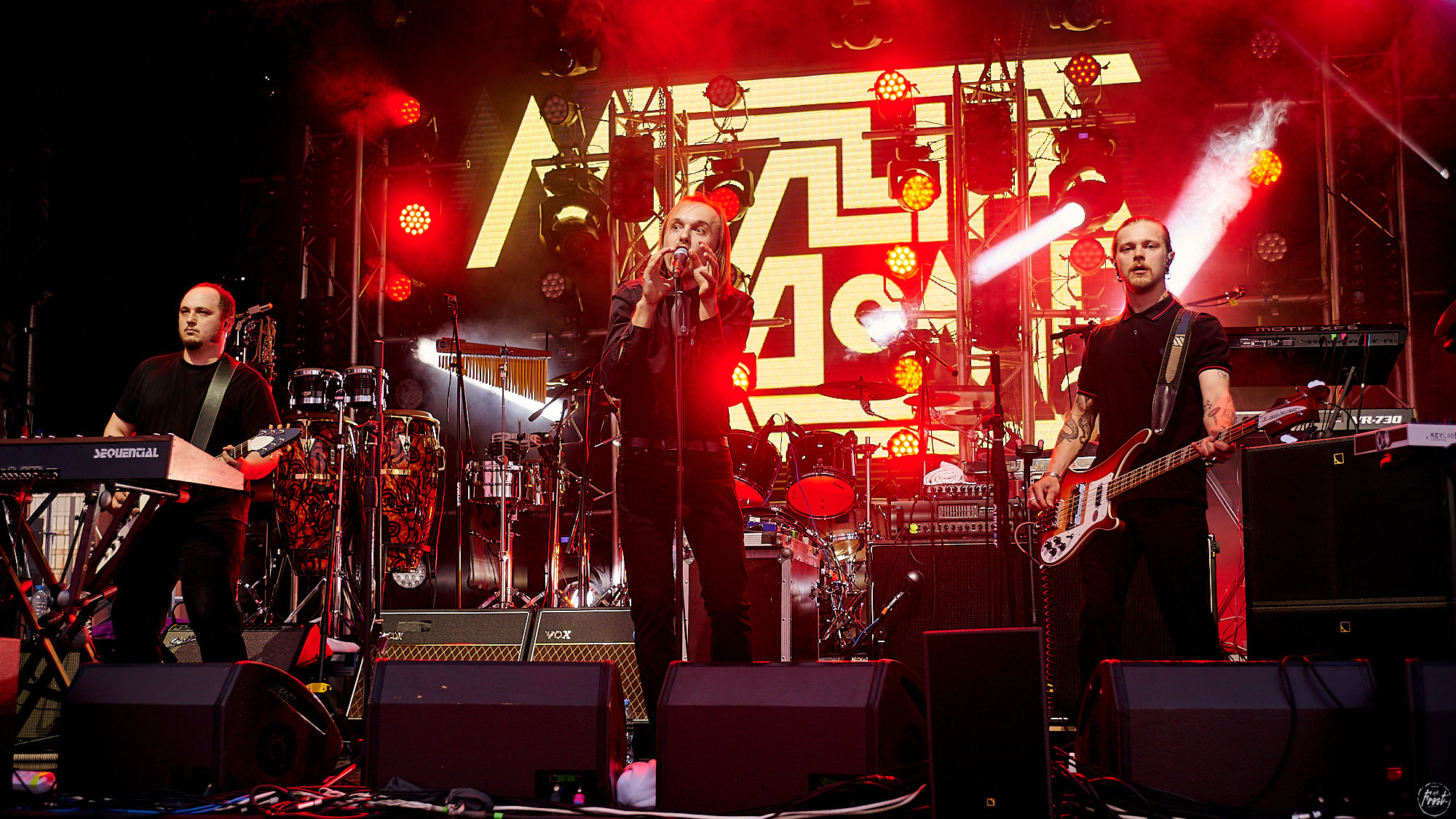 Концерт группы Молчат дома / Molchat doma в Екатеринбурге. Фотографии отовсюду и обо всем