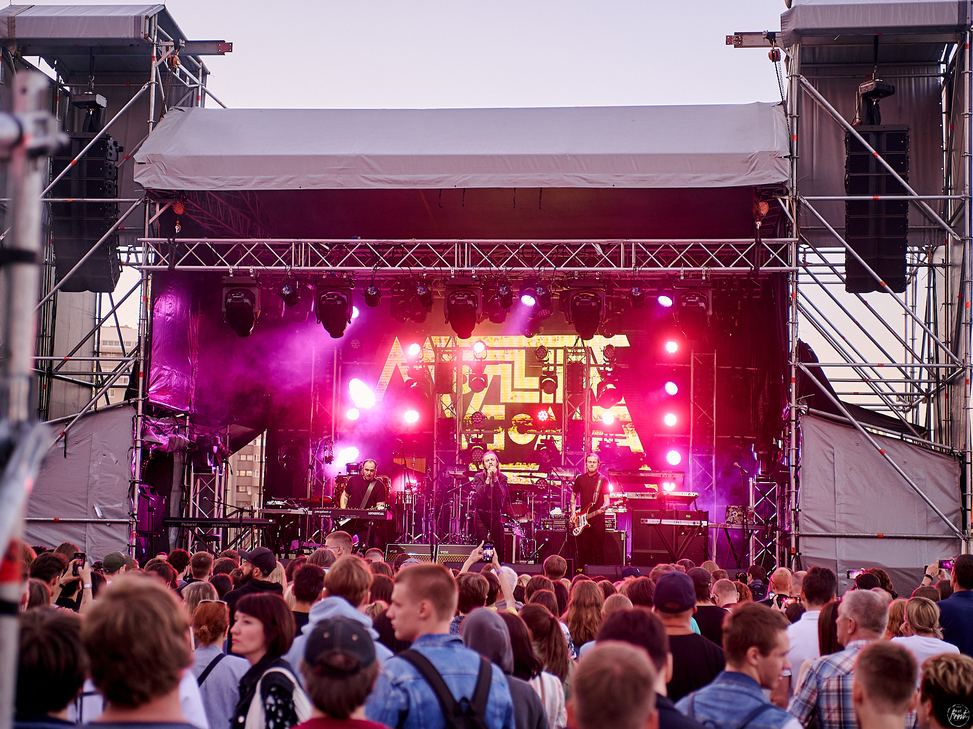 Концерт группы Молчат дома / Molchat doma в Екатеринбурге. Фотографии отовсюду и обо всем