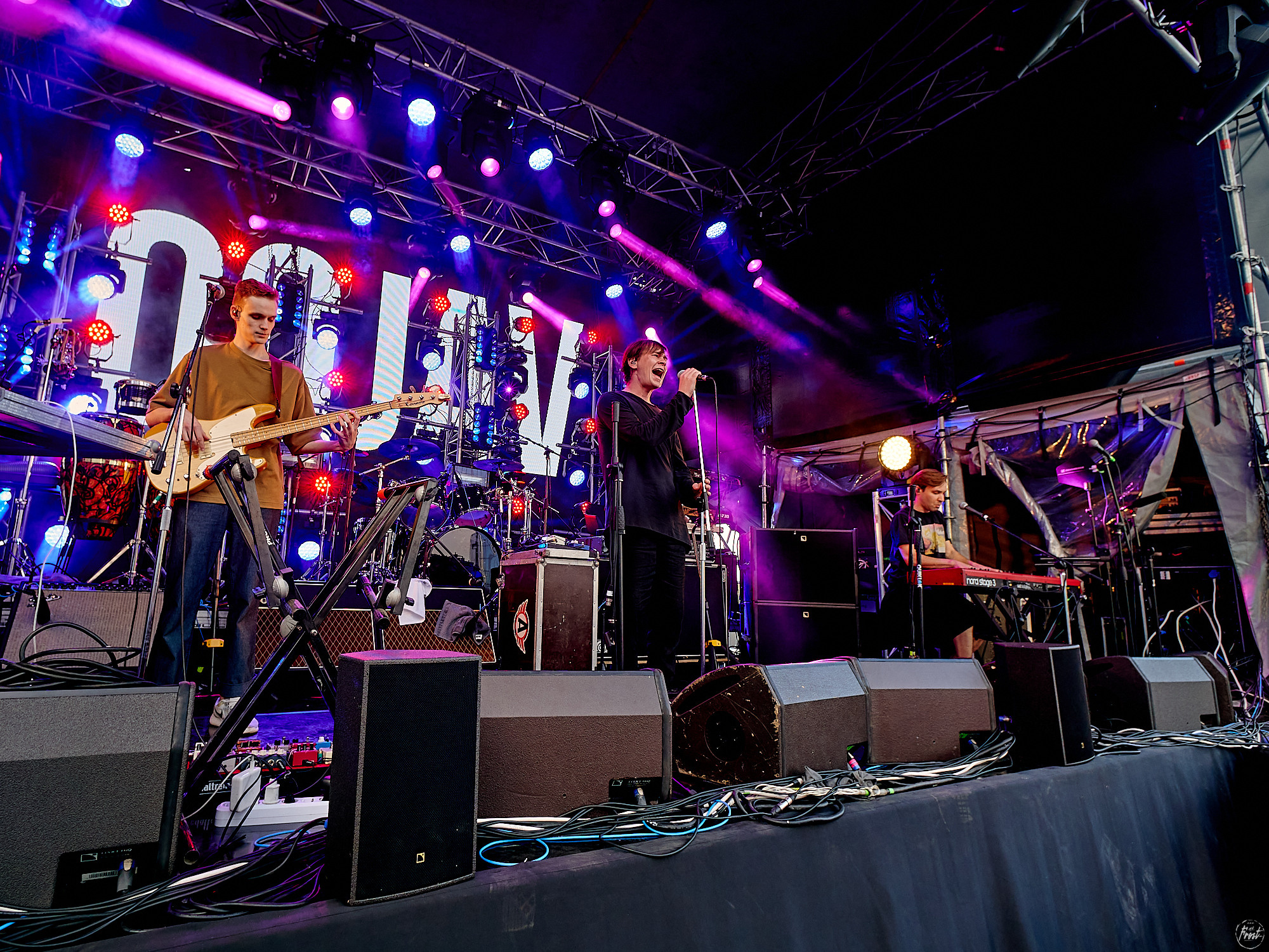 Концерт группы OQJAV в Екатеринбурге. Фотографии отовсюду и обо всем