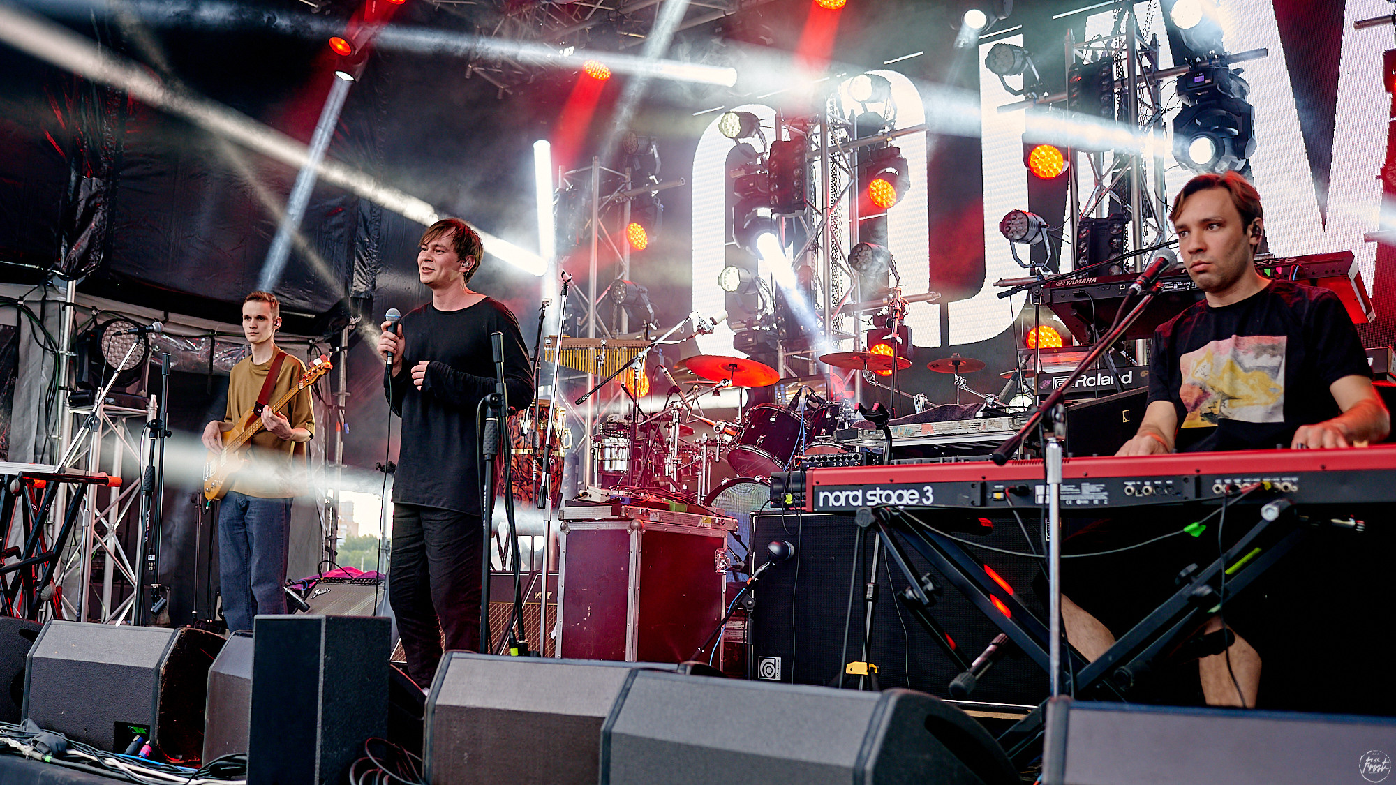 Концерт группы OQJAV в Екатеринбурге. Фотографии отовсюду и обо всем