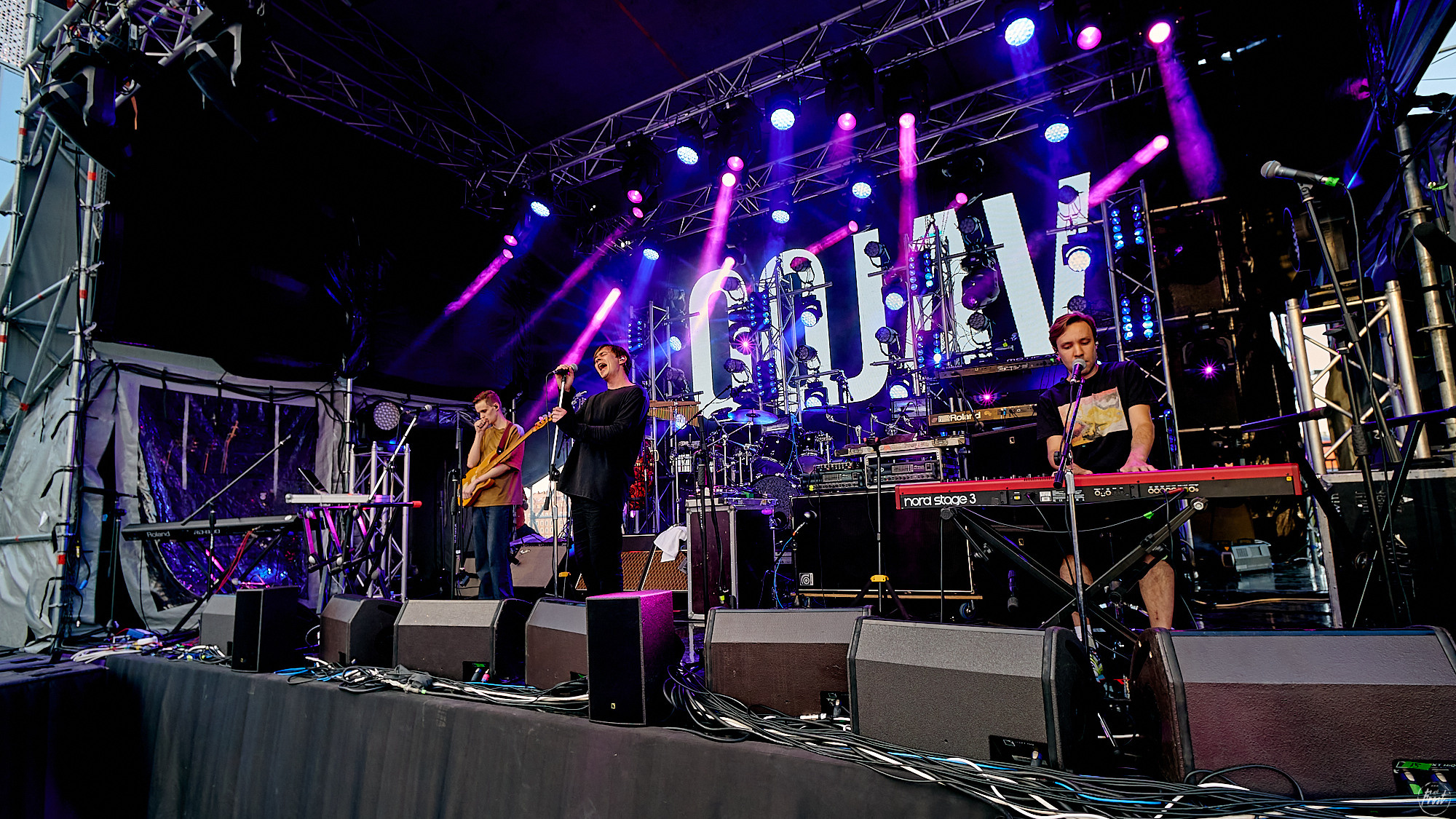 Концерт группы OQJAV в Екатеринбурге. Фотографии отовсюду и обо всем