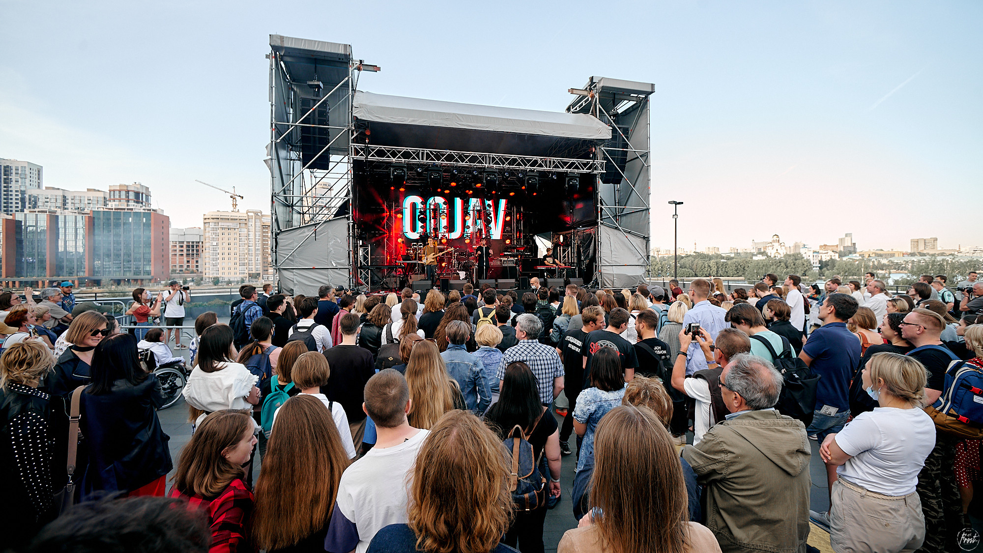 Концерт группы OQJAV в Екатеринбурге. Фотографии отовсюду и обо всем