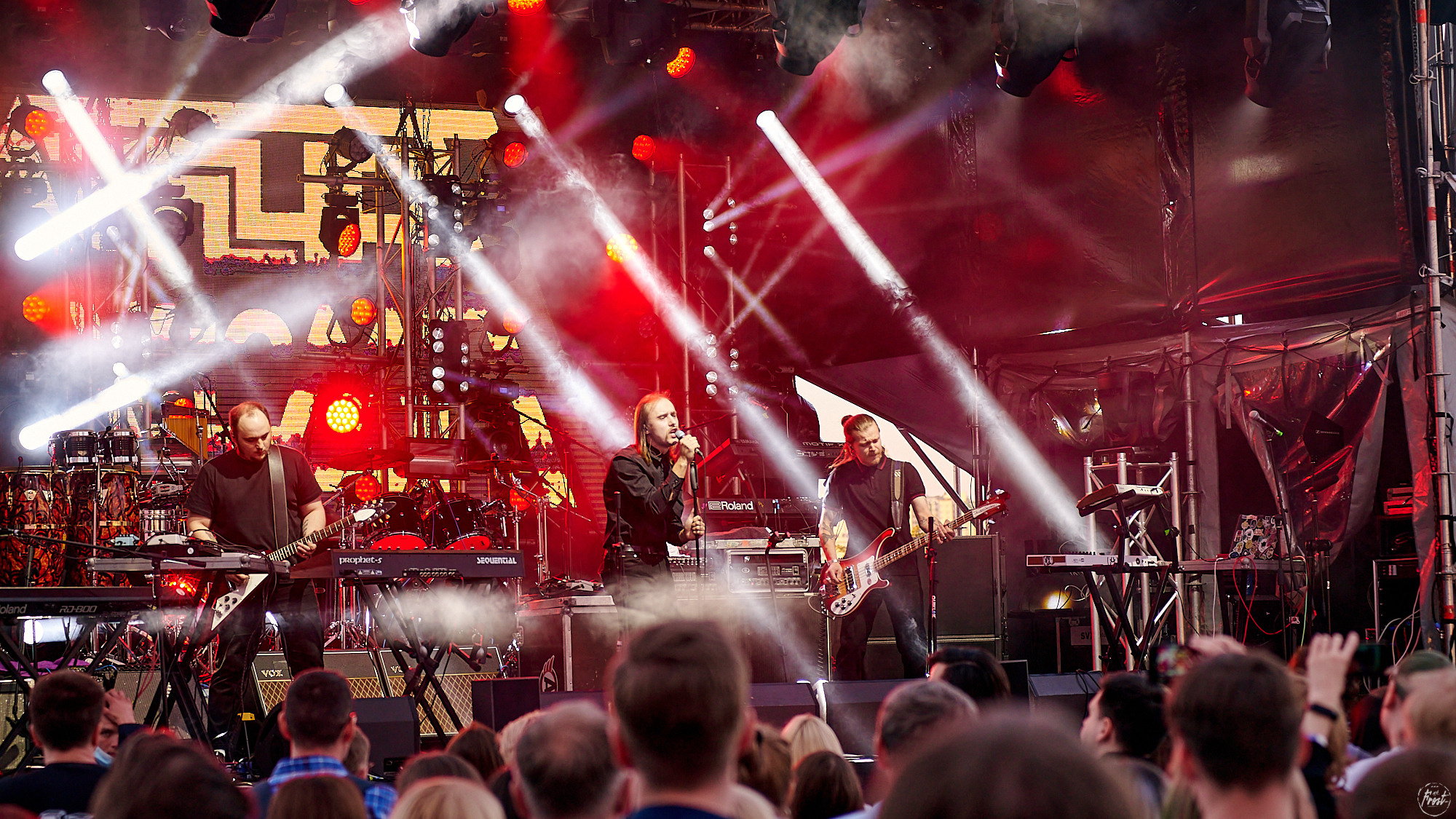 Концерт группы Молчат дома / Molchat doma в Екатеринбурге. Фотографии отовсюду и обо всем