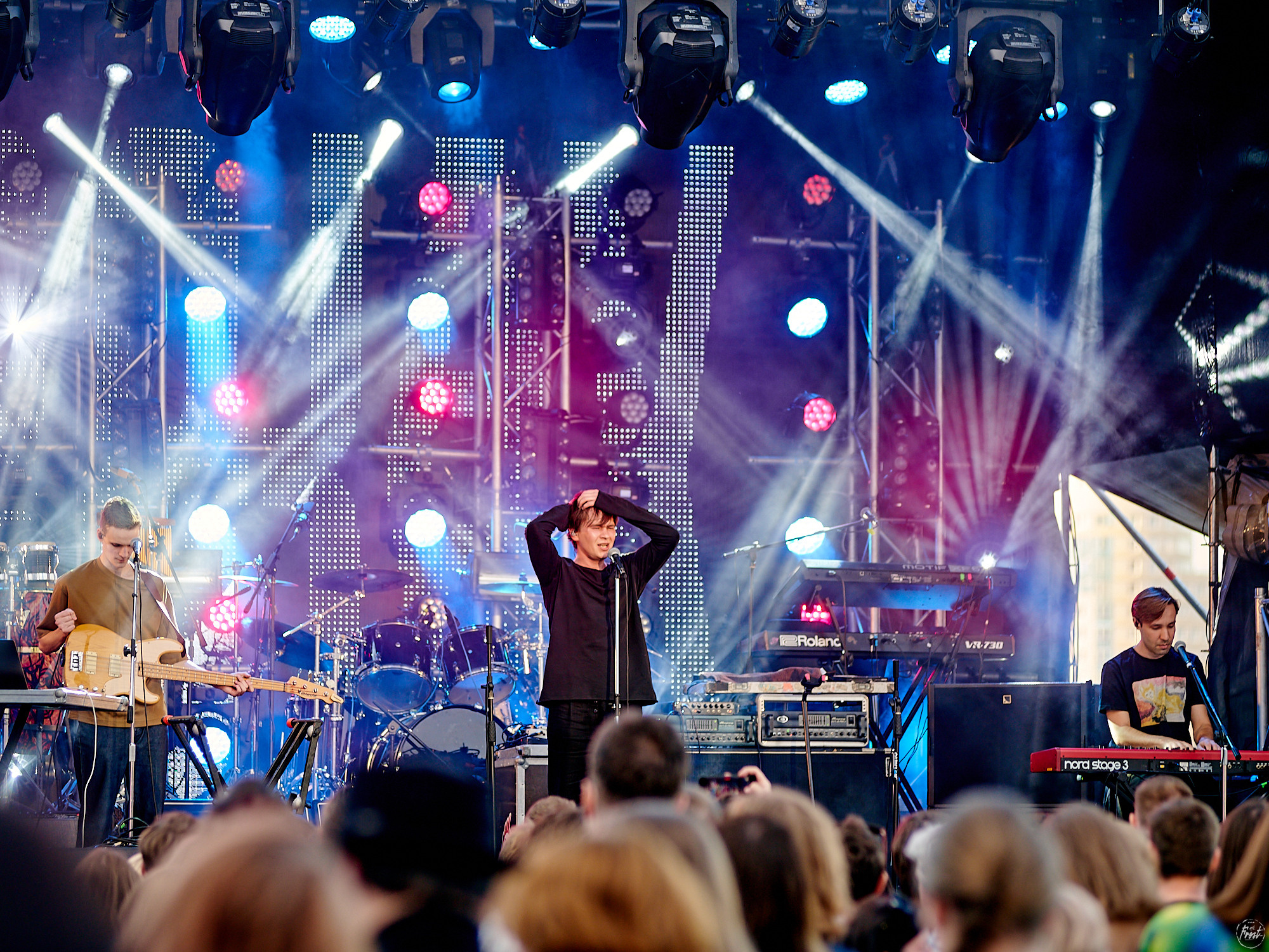 Концерт группы OQJAV в Екатеринбурге. Фотографии отовсюду и обо всем