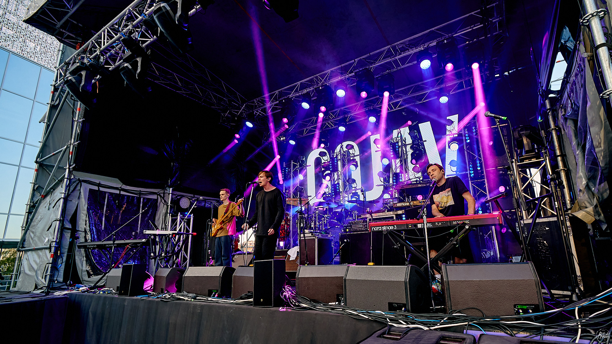 Концерт группы OQJAV в Екатеринбурге. Фотографии отовсюду и обо всем