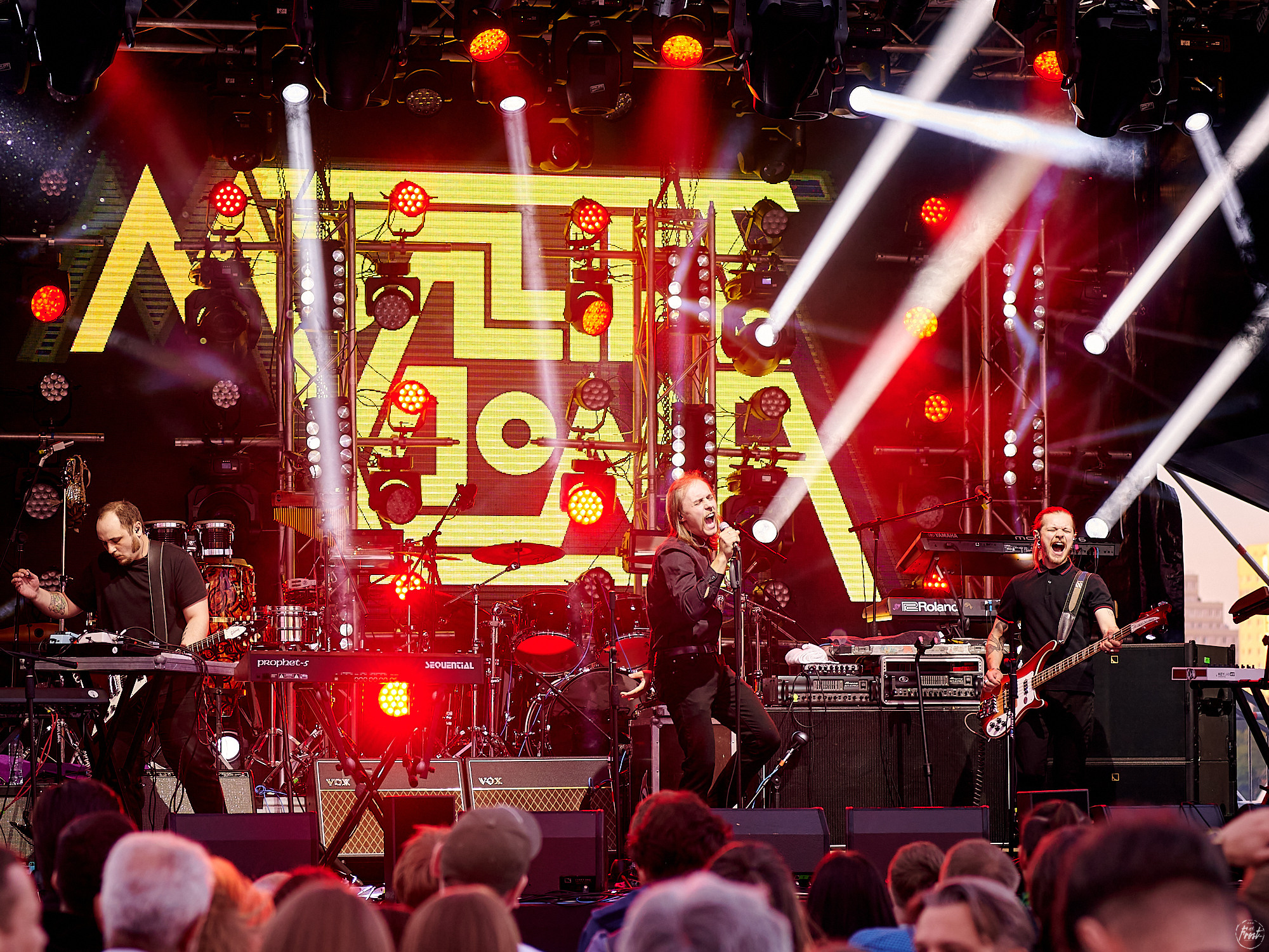 Концерт группы Молчат дома / Molchat doma в Екатеринбурге. Фотографии отовсюду и обо всем