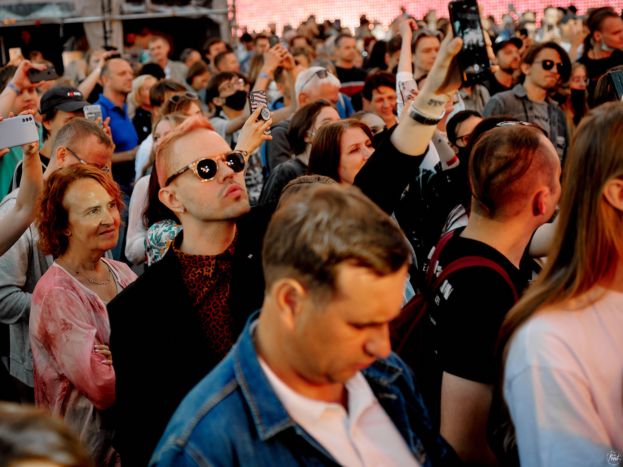 Концерт группы Молчат дома / Molchat doma в Екатеринбурге. Фотографии отовсюду и обо всем