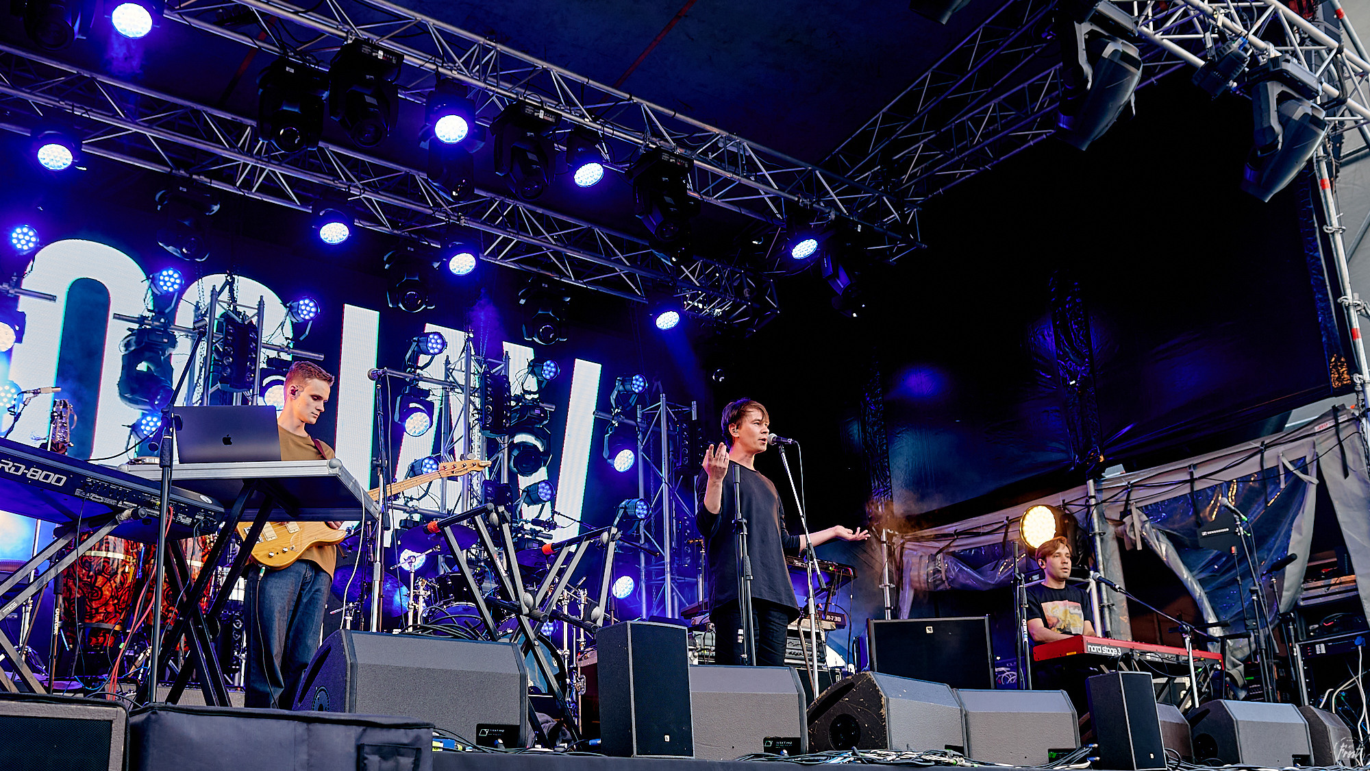 Концерт группы OQJAV в Екатеринбурге. Фотографии отовсюду и обо всем