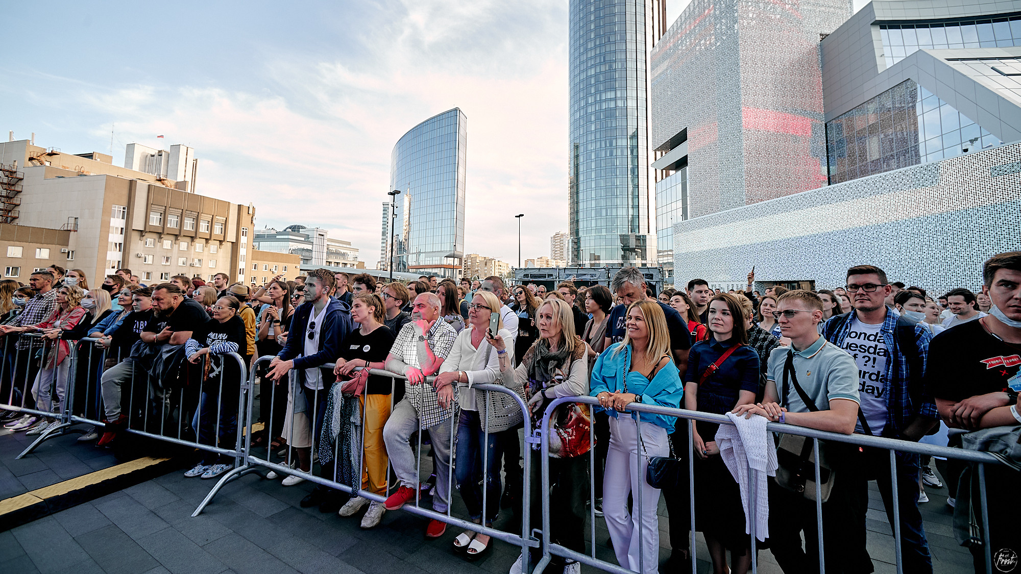 Концерт группы OQJAV в Екатеринбурге. Фотографии отовсюду и обо всем