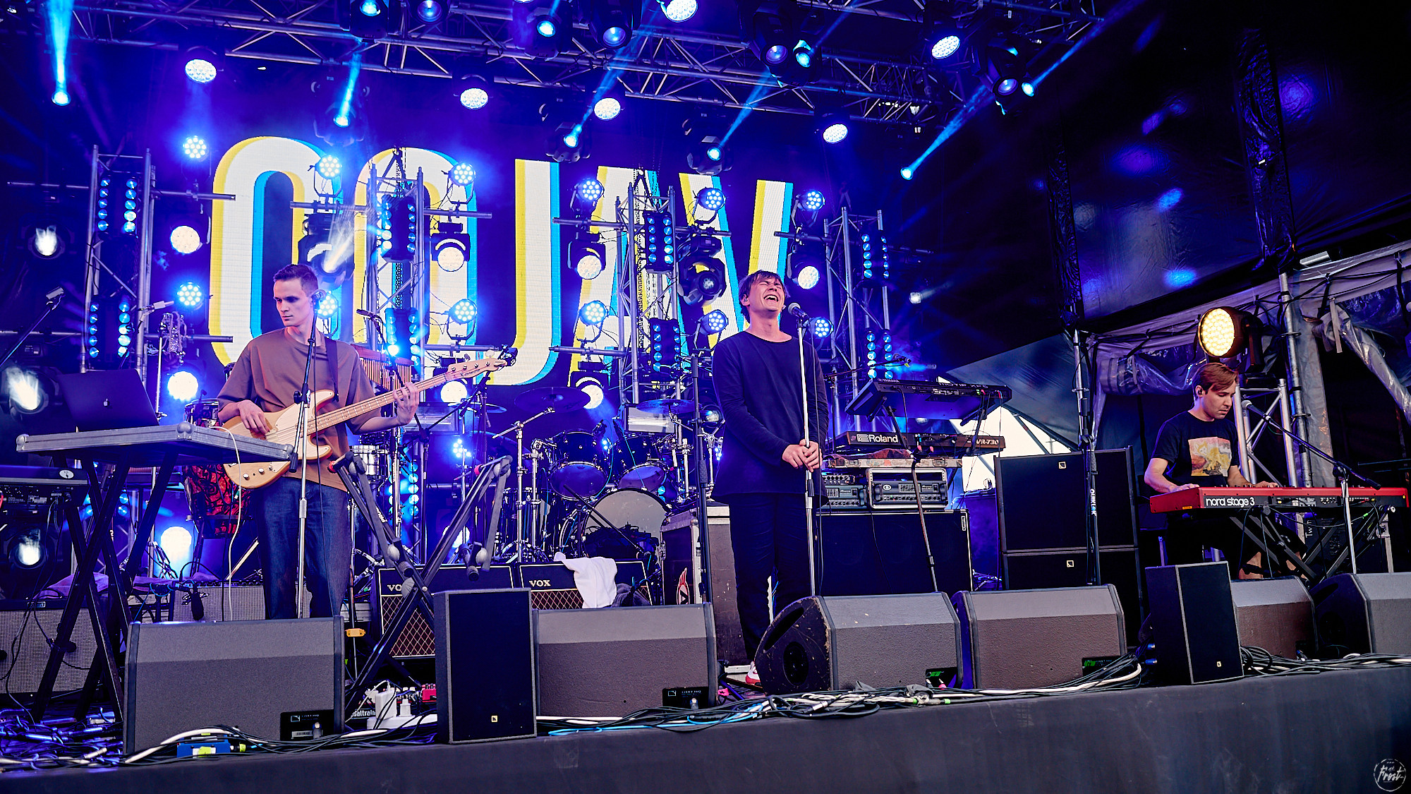 Концерт группы OQJAV в Екатеринбурге. Фотографии отовсюду и обо всем